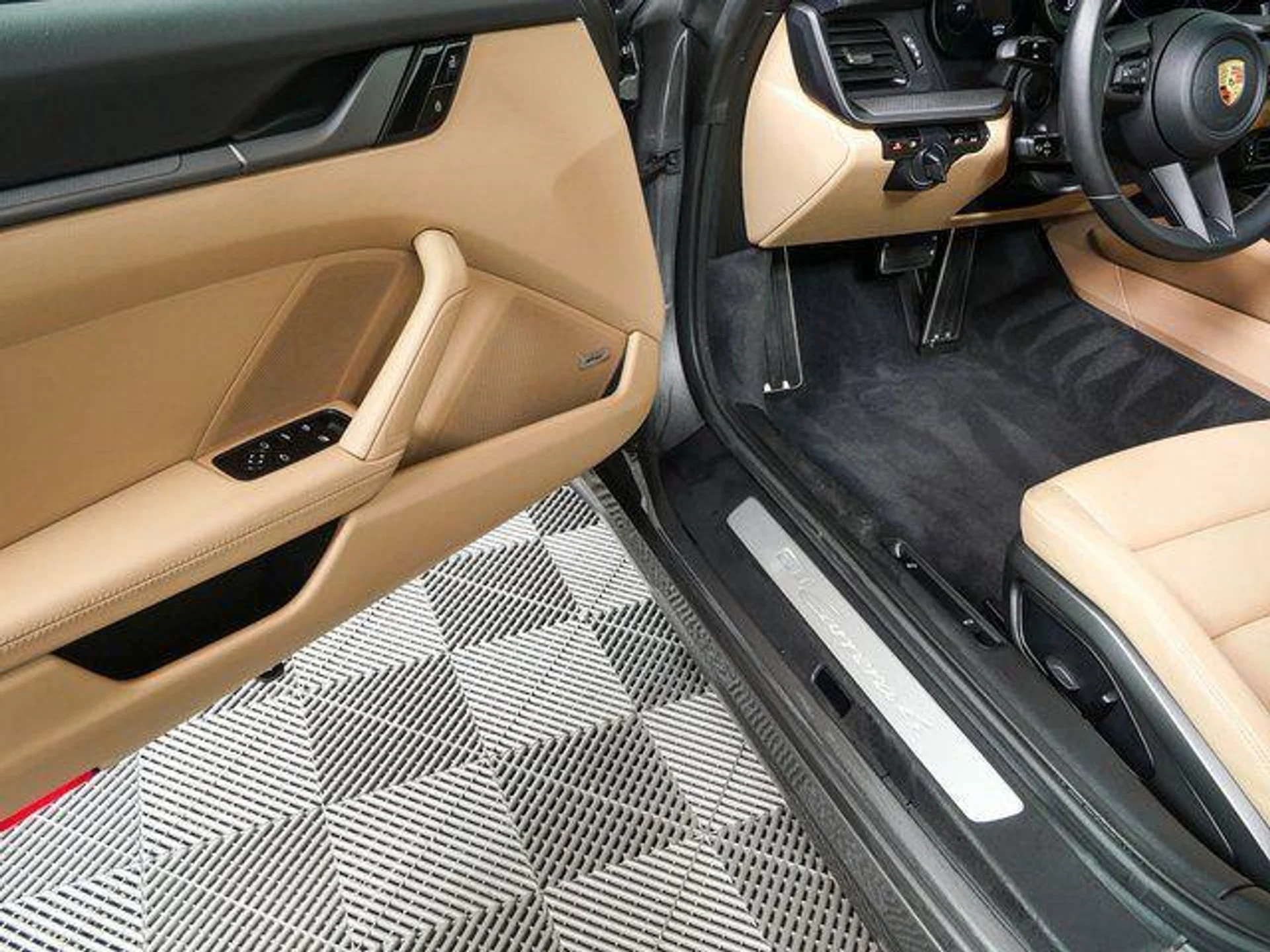 mph007_361838821_uc31_V_Tmjh_YLL_86w161x6_TEB_7_A6c_25d3eb9ad1