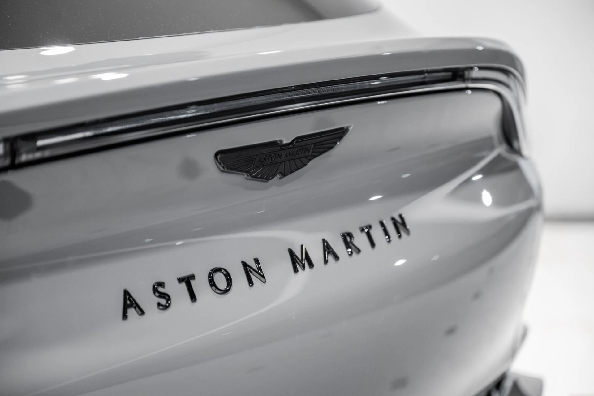 mph007_362807483_New_2026_Aston_Martin_DBX_S_1778681702_92d316ec4e