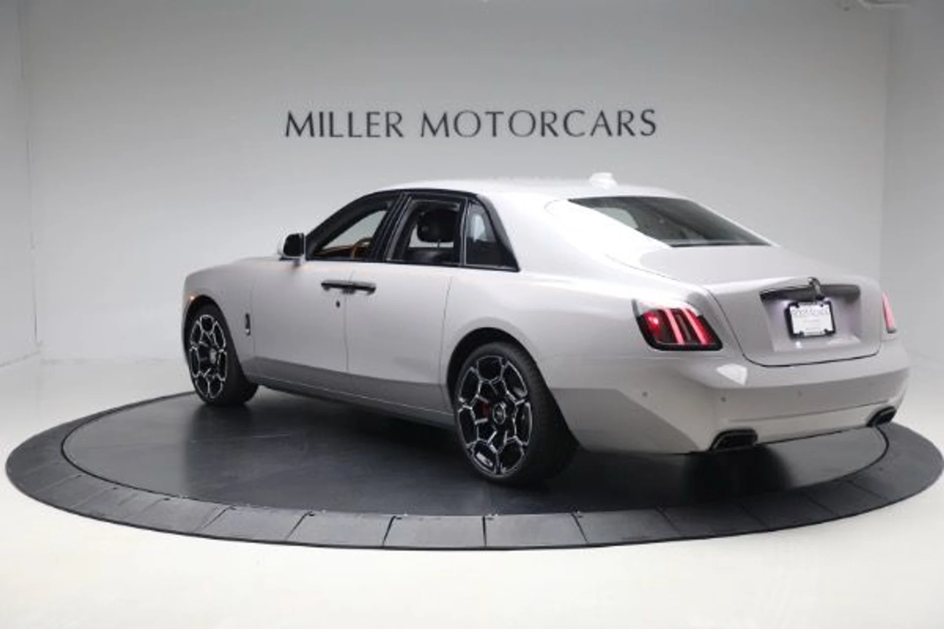 mph007_3656339851_New_2025_Rolls_Royce_Black_Badge_Ghost_d3e8b2c80f