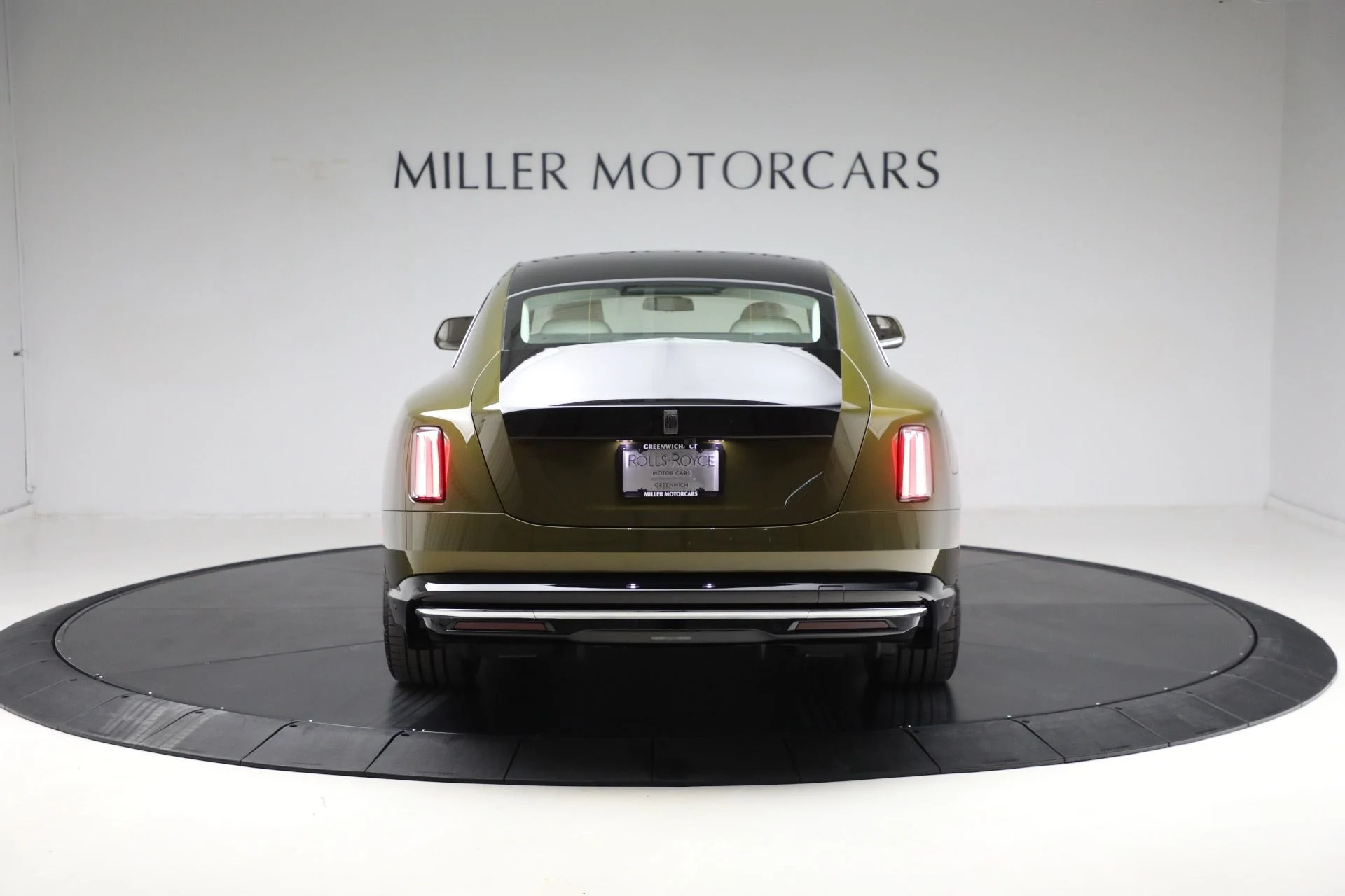 mph007_3656421721_Used_2025_Rolls_Royce_Spectre_1765ca1544