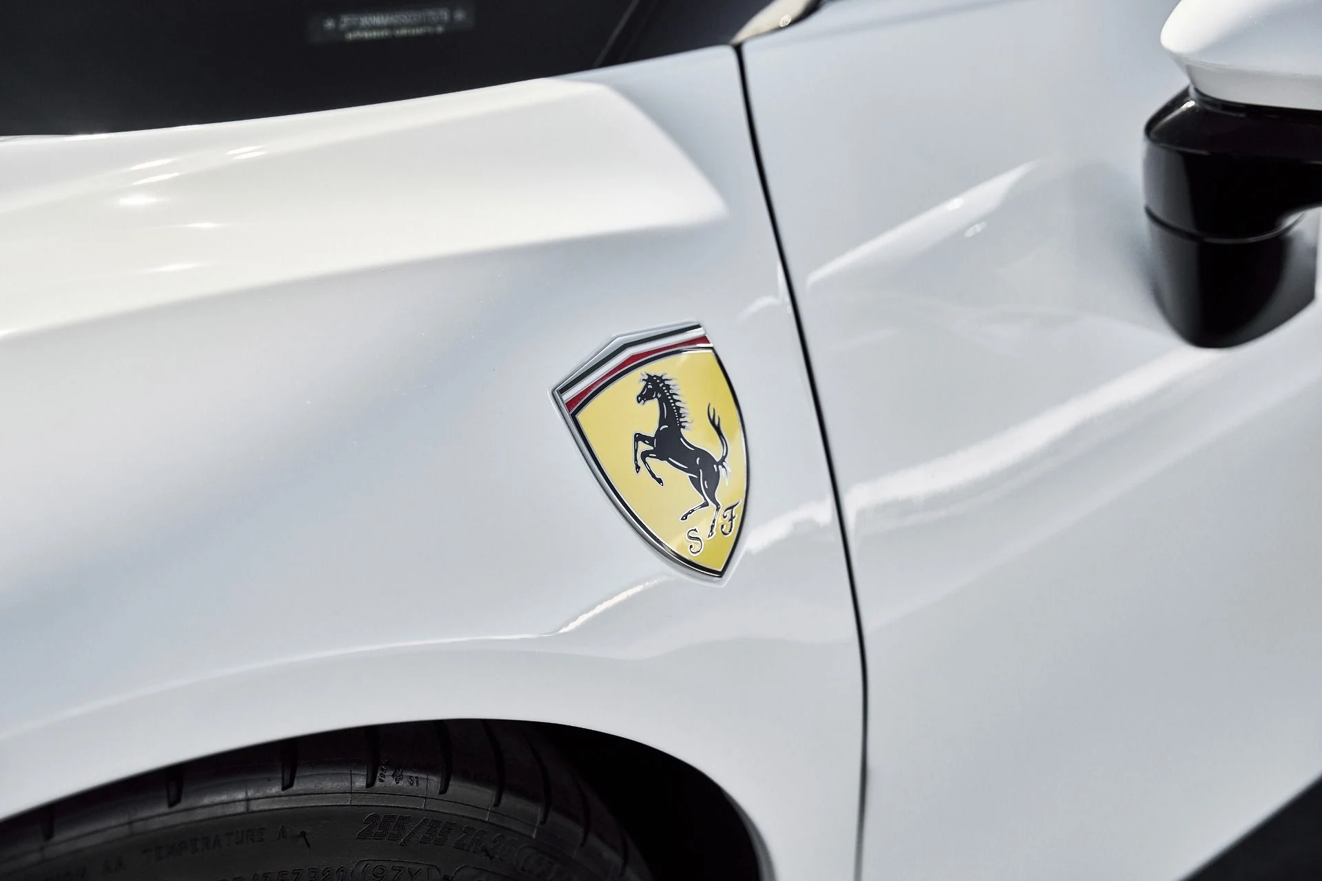 mph007_3658370916_Used_2025_Ferrari_SF_90_Spider_Base_1776876539_ada50ede26