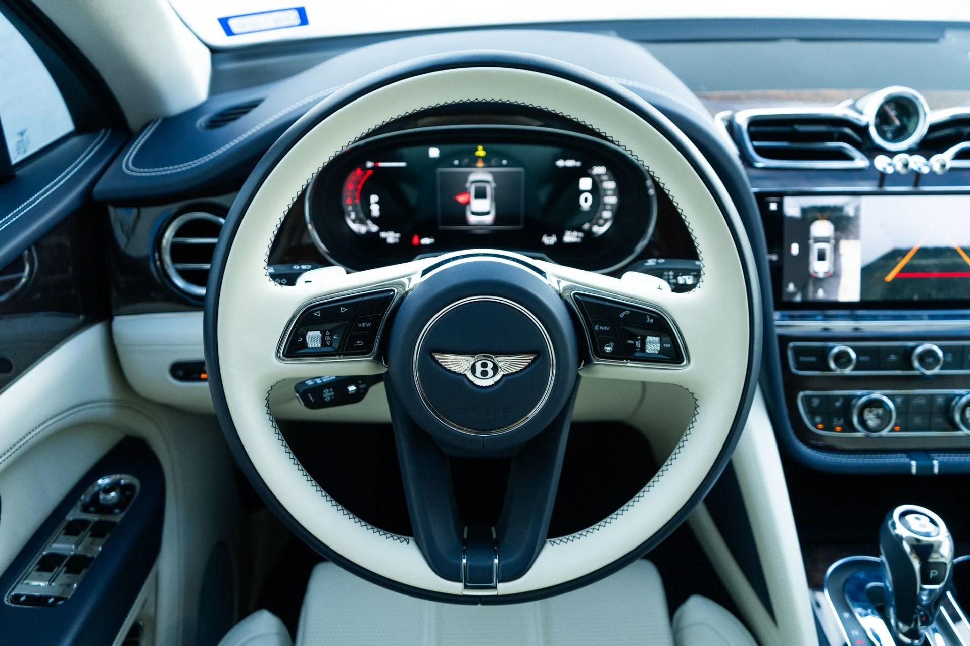 mph007_366371266_Used_2024_Bentley_Bentayga_V8_1761672293_8e727d69e0