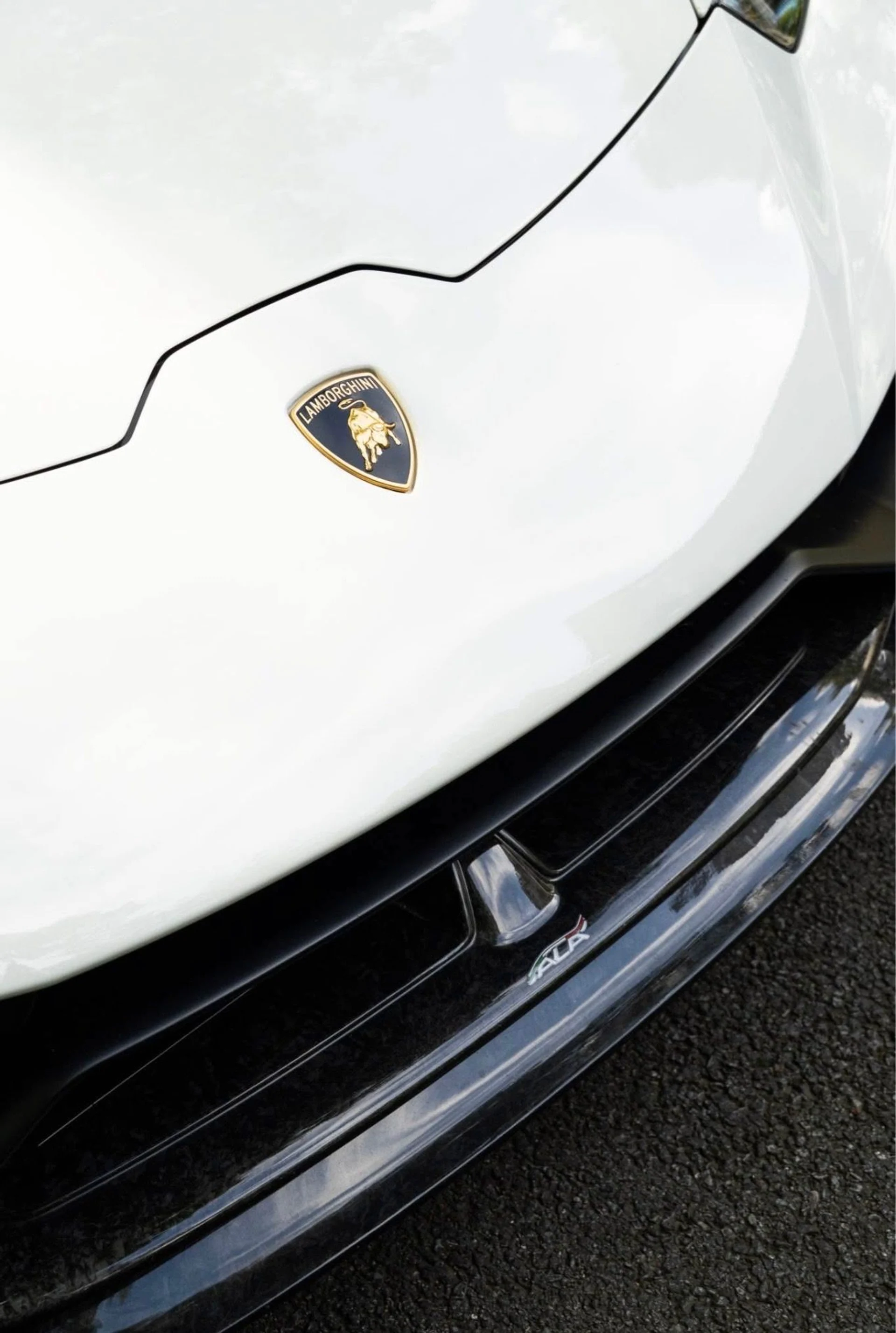 mph007_3664625832_Used_2018_Lamborghini_Huracan_LP_640_4_Performante_Twin_Turbo_1763657718_bde4cde3fd