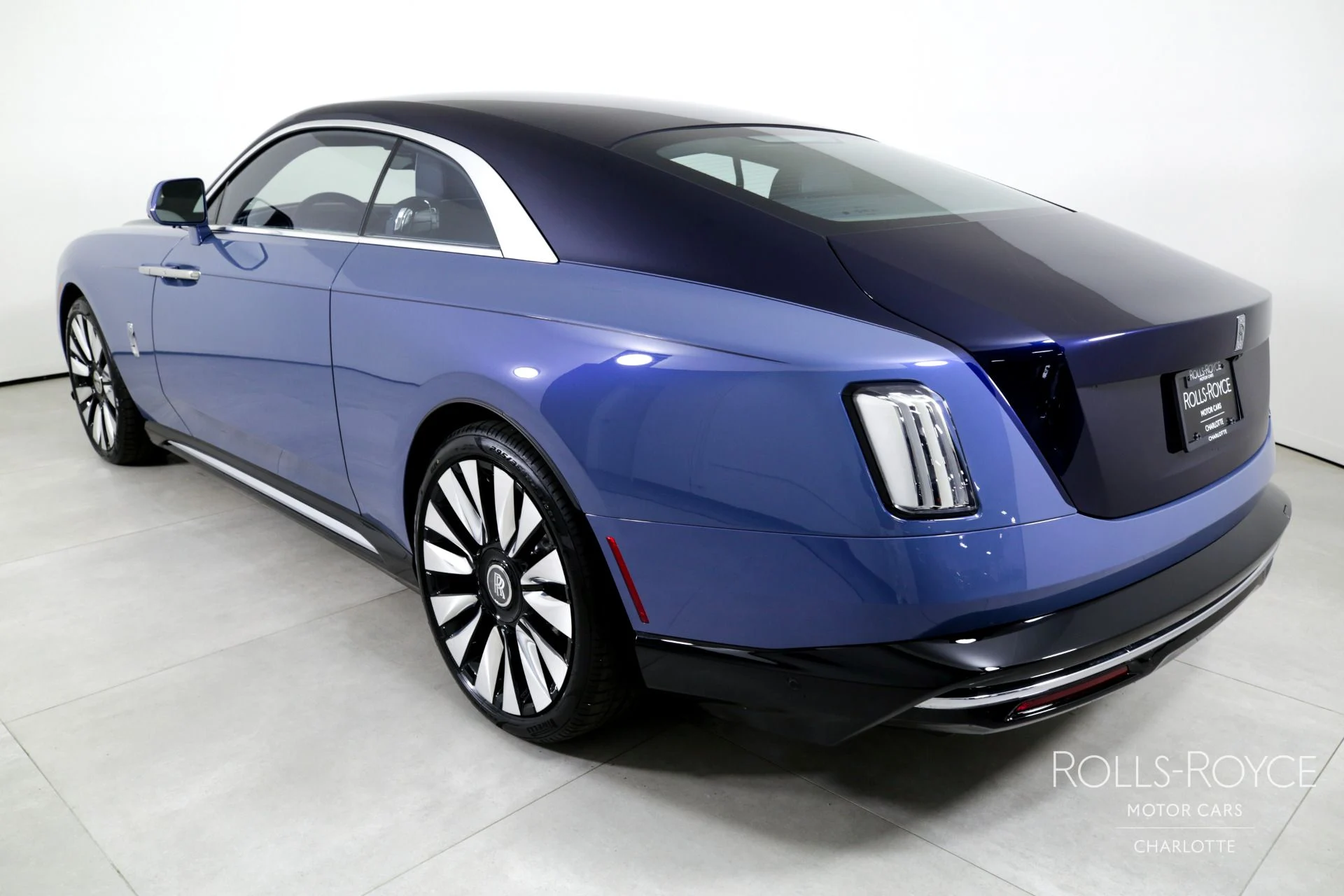 mph007_3671135834_Used_2024_Rolls_Royce_Spectre_1714171108_8cb7f4191a