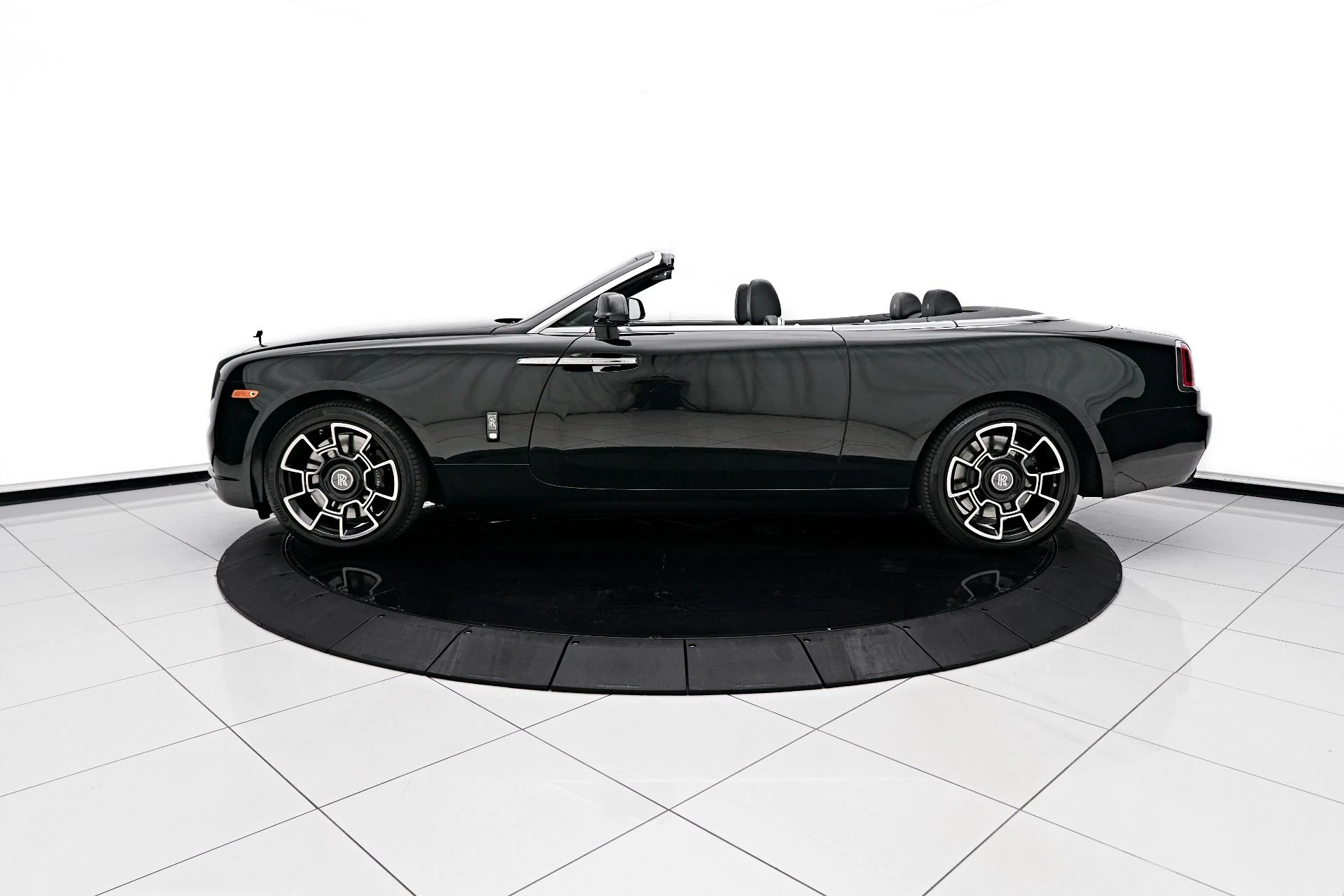 mph007_3678919802_Used_2018_Rolls_Royce_Dawn_Base_1712097655_d51f96e965