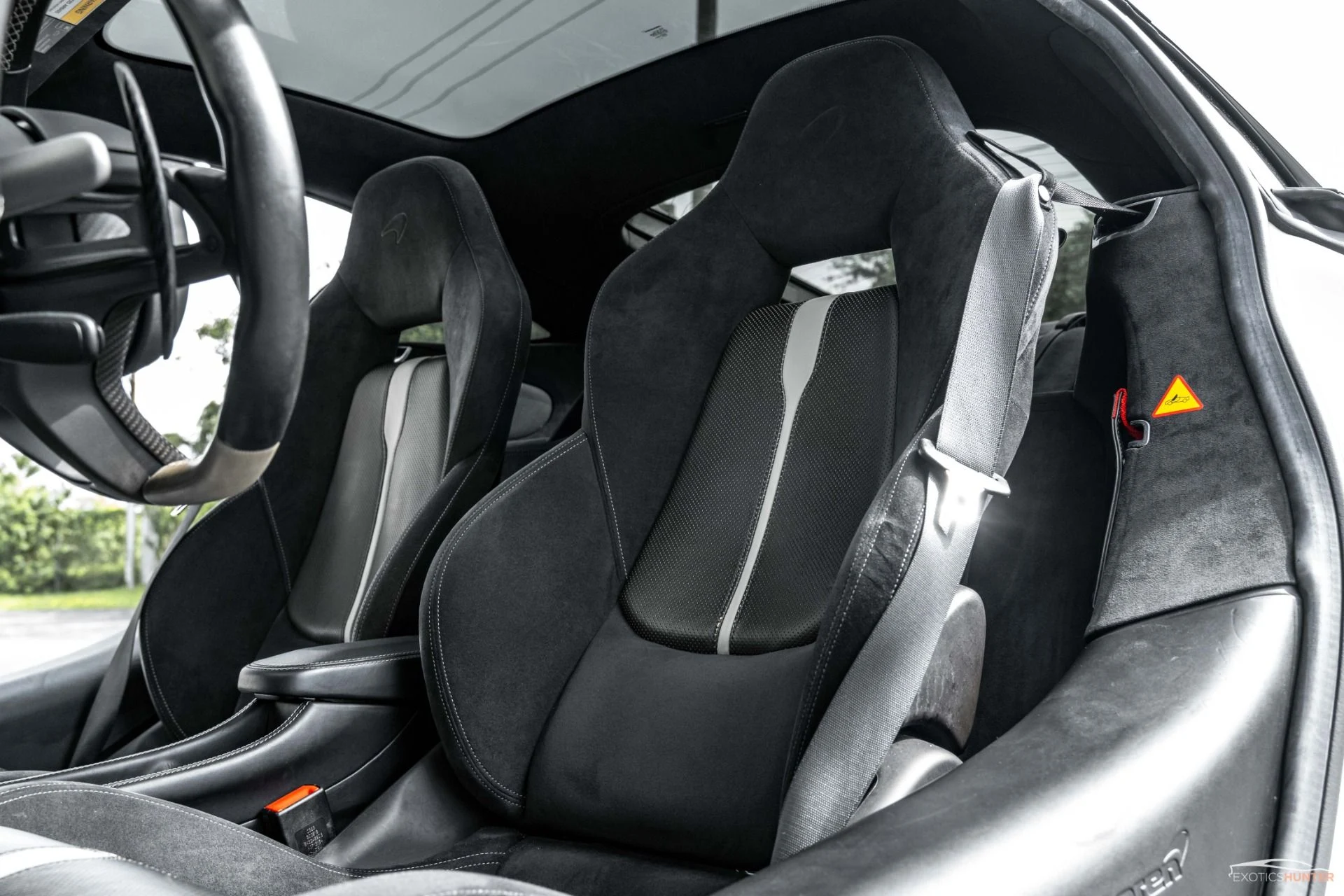 mph007_3701417208_Used_2017_Mc_Laren_570_GT_w_Carbon_Fiber_Interior_Pack_Two_Tone_White_Black_Interior_1762205612_124eba028e