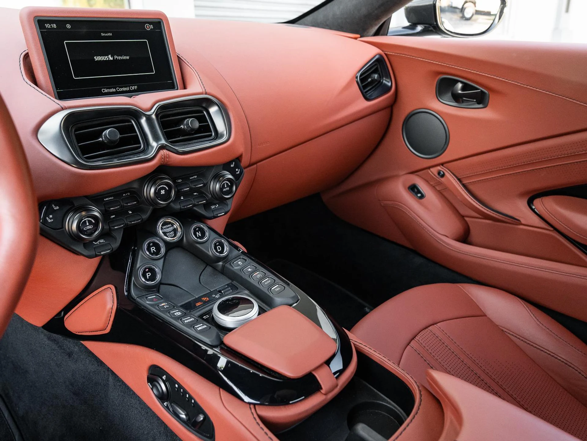 mph007_3711200892_Used_2021_Aston_Martin_Vantage_Coupe_Automatic_1771064396_f6de4904c3