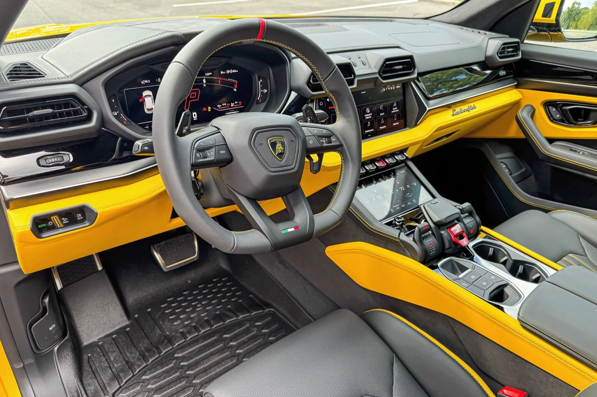 mph007_3712093311_Used_2025_Lamborghini_Urus_SE_1756898672_cd967daeb8