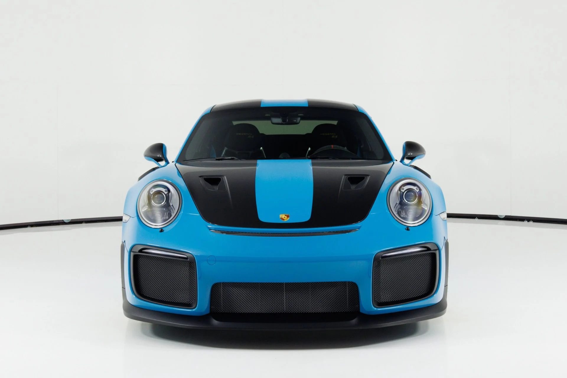 mph007_3720198839_Used_2018_Porsche_911_GT_2_RS_1783631648_7ec1e440ae