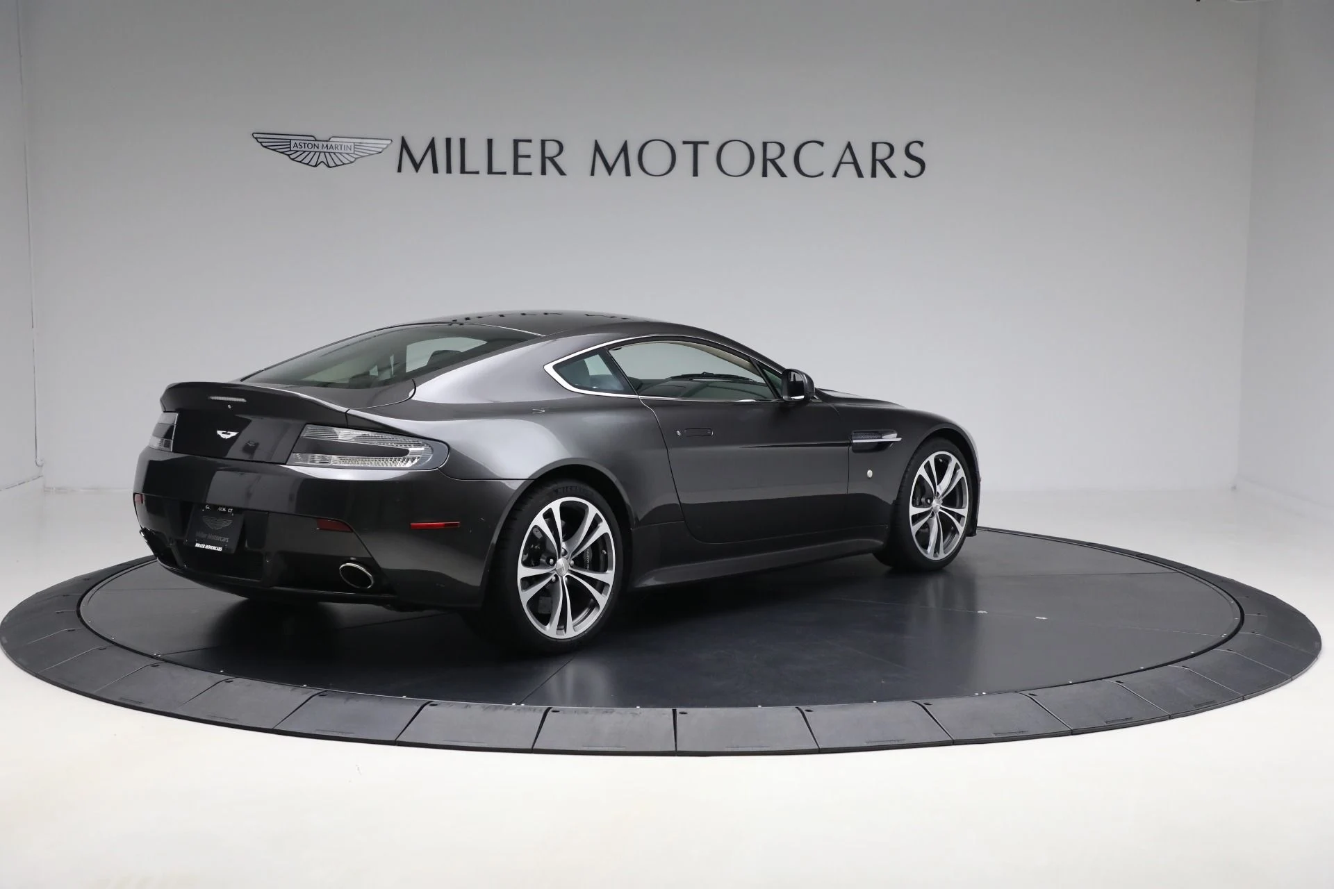 mph007_372604878_Used_2011_Aston_Martin_V12_Vantage_9a47a26484