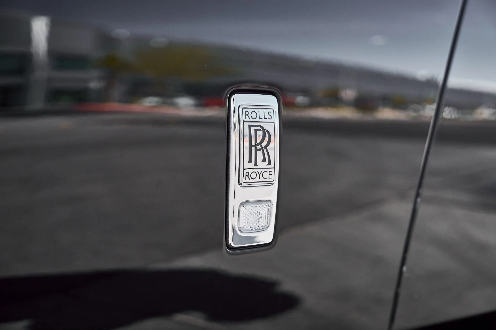 mph007_3729427927_Used_2025_Rolls_Royce_Spectre_Base_1771642432_cd3efd1886