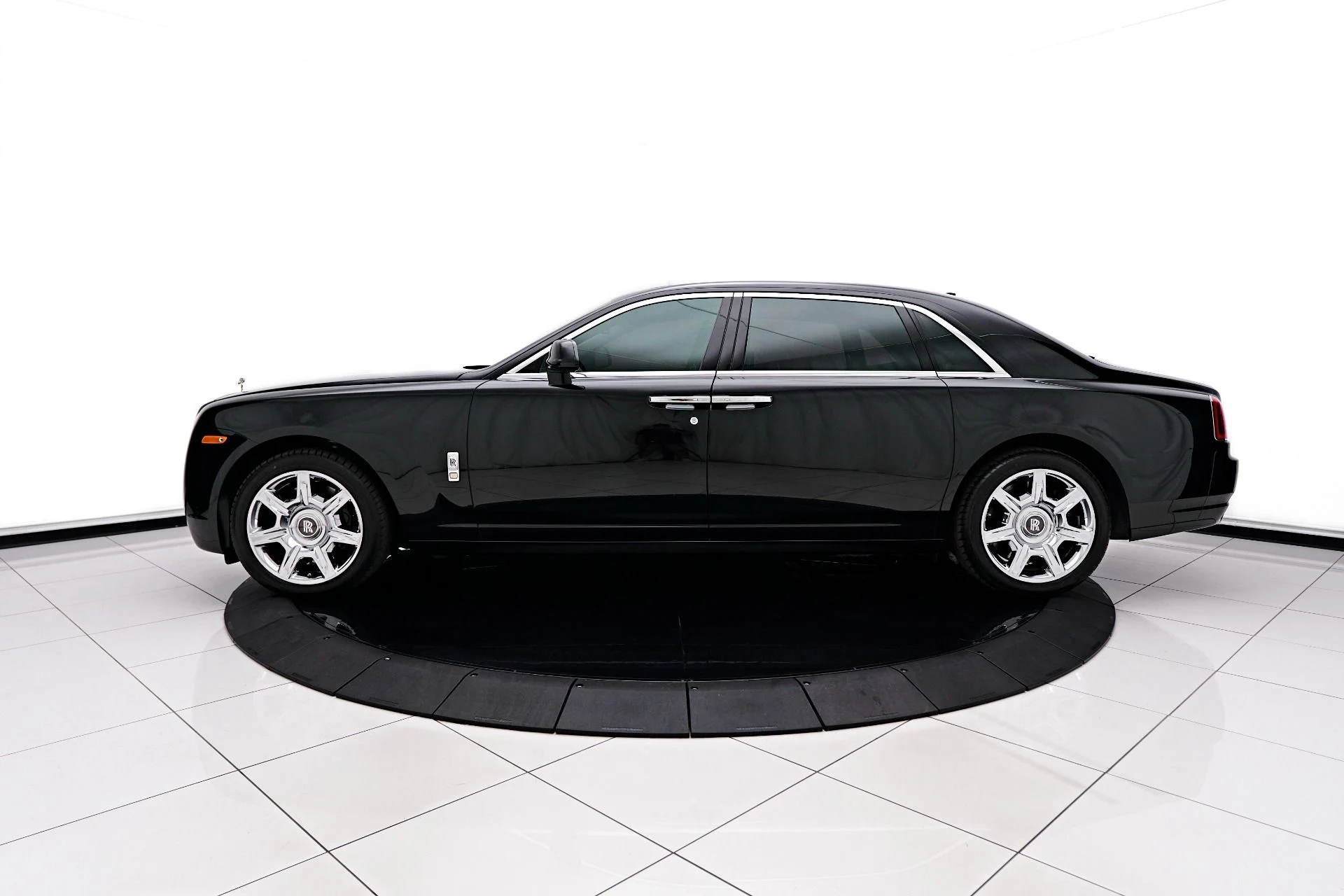 mph007_3743535298_Used_2012_Rolls_Royce_Ghost_Base_1690494640_d7771b05d9