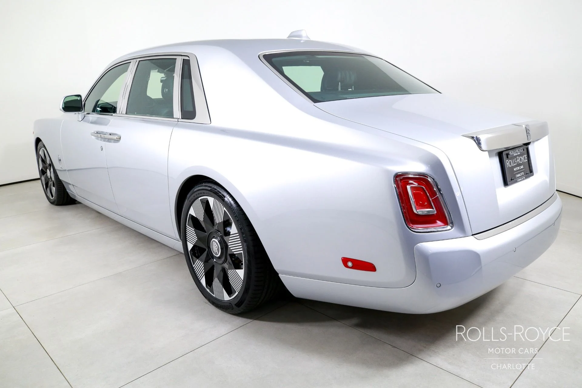 mph007_3753661020_Used_2020_Rolls_Royce_Phantom_1757533219_4184be4d28