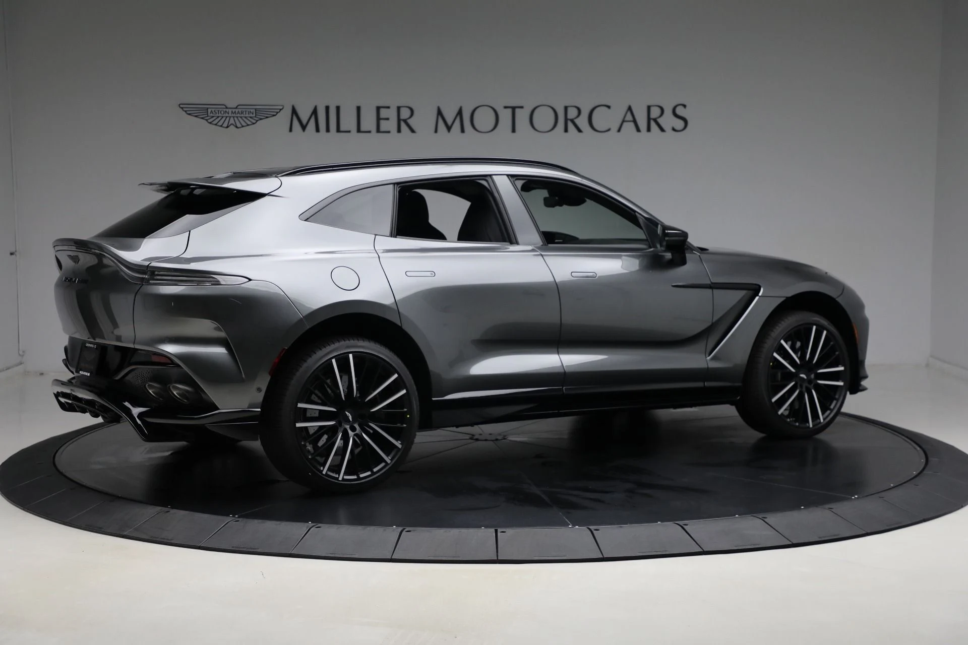 mph007_3756766698_New_2025_Aston_Martin_DBX_707_3423fed6da