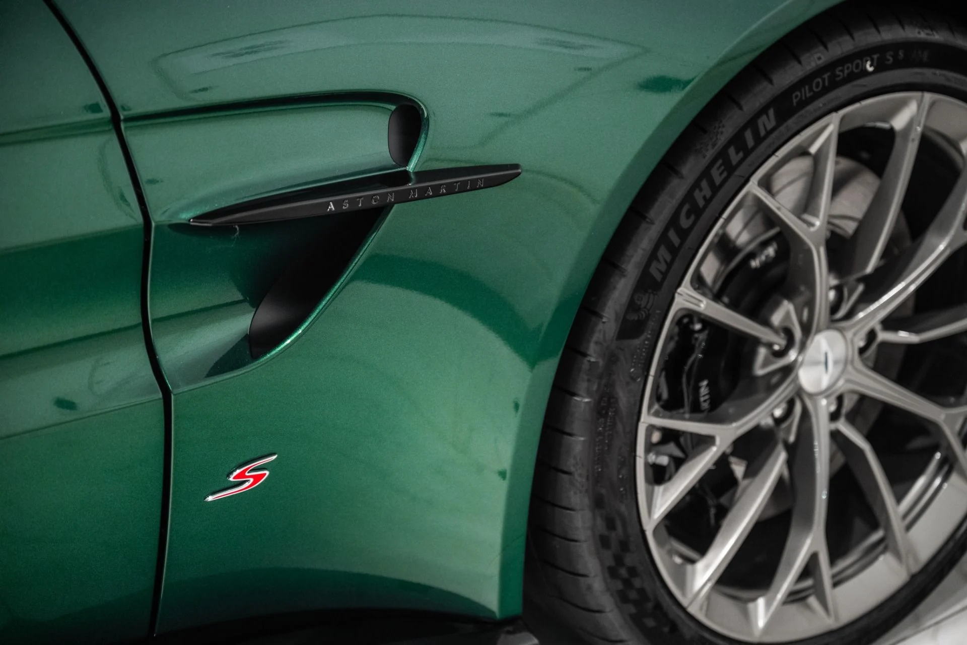 mph007_3771668964_New_2026_Aston_Martin_Vantage_S_1790177478_3fb12e24fa