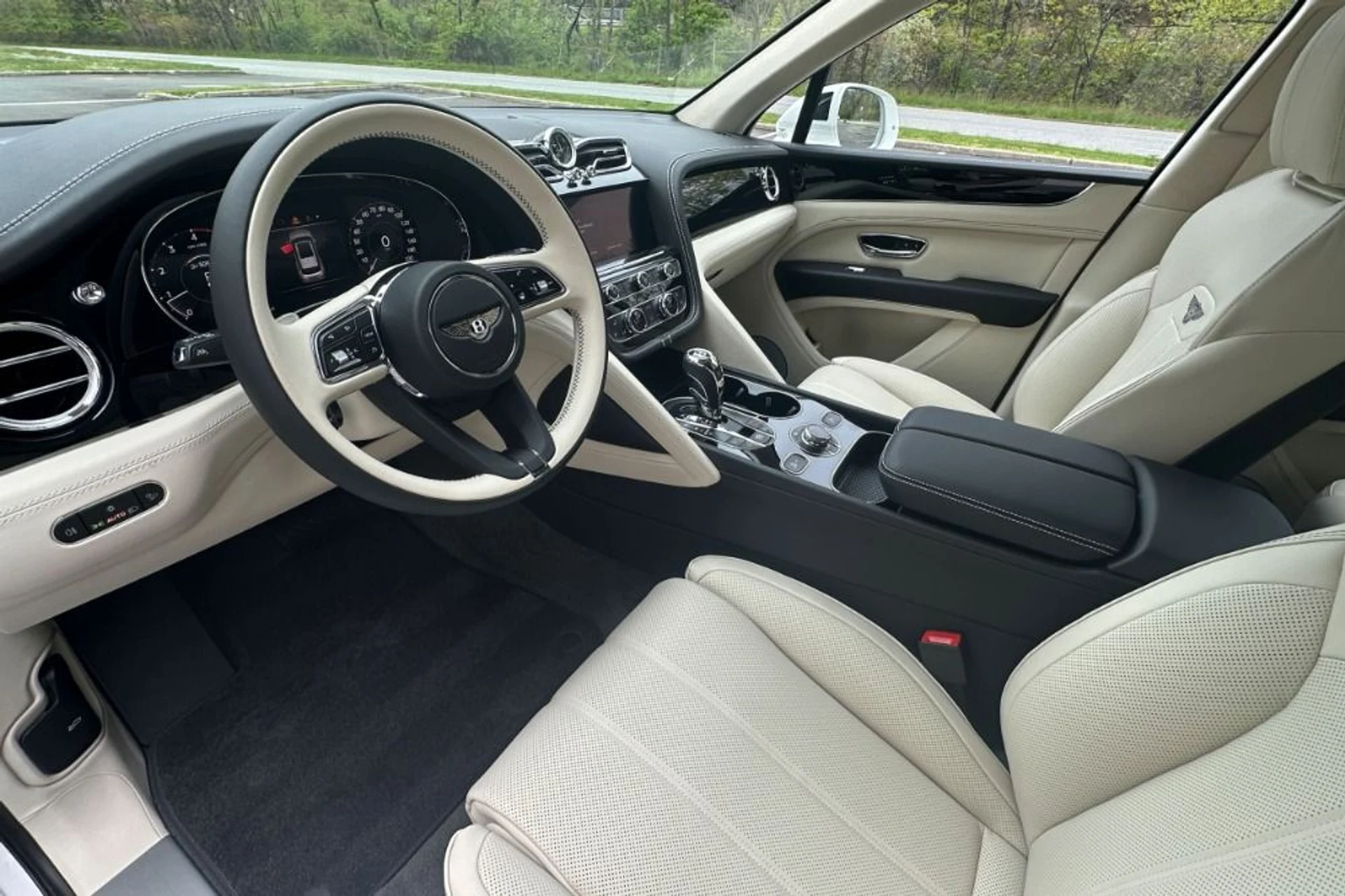 mph007_3778897872_New_2026_Bentley_Bentayga_1777900453_ec5cb3f38f