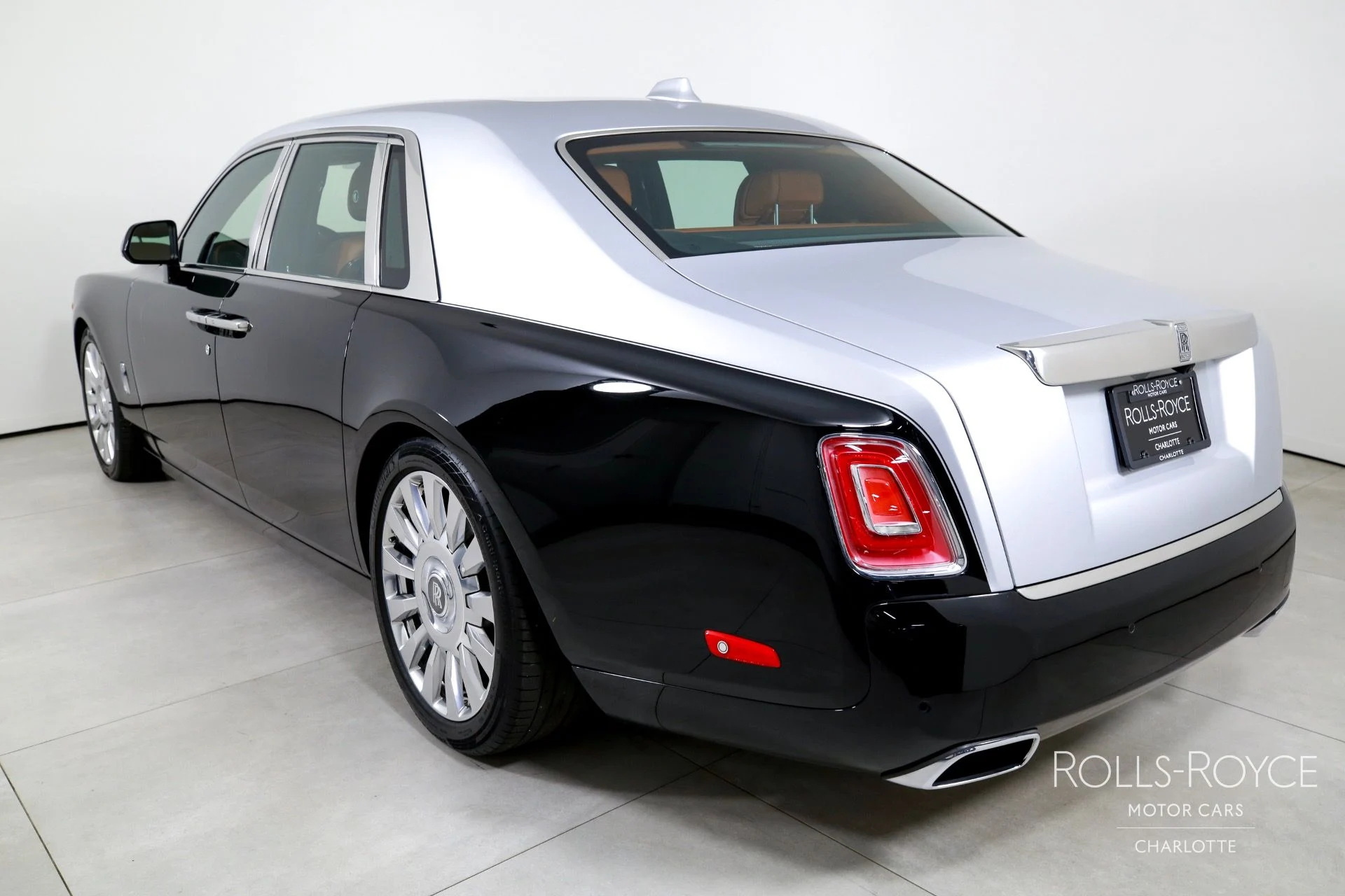 mph007_380136635_Used_2018_Rolls_Royce_Phantom_1754410239_b5a1a9bb15