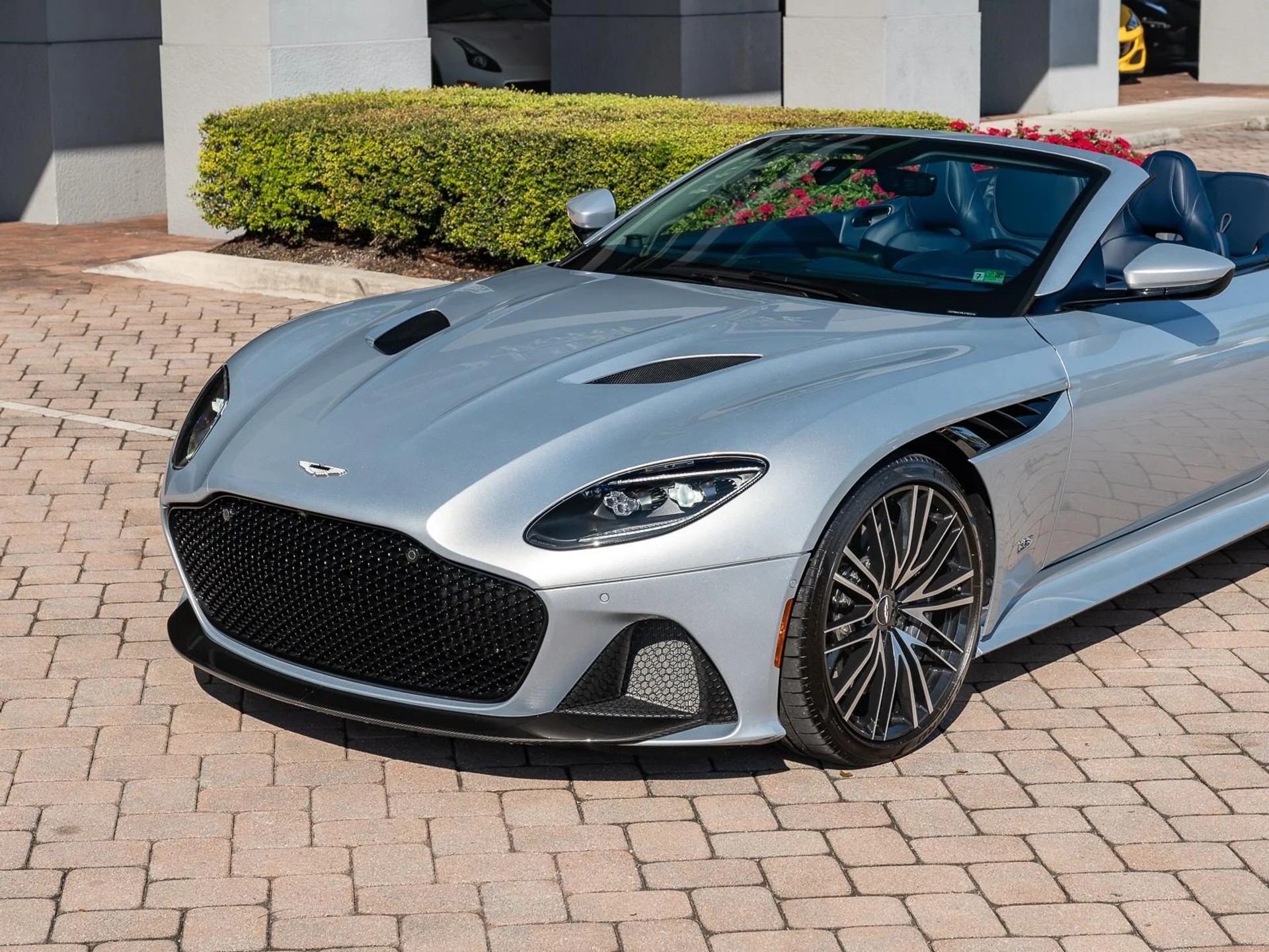 mph007_380951817_Used_2020_Aston_Martin_DBS_Superleggera_1764795945_8bbcb38661