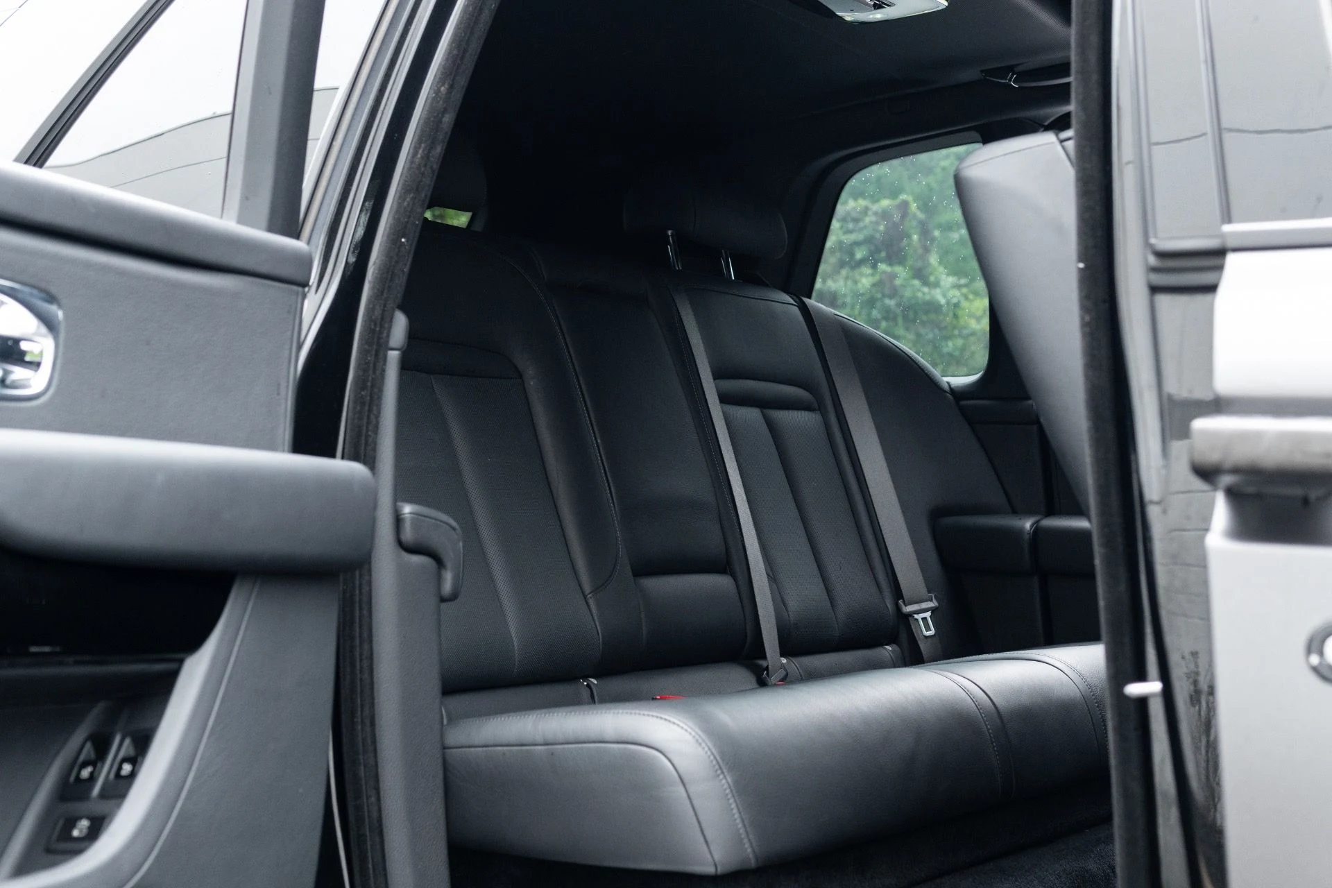 mph007_3819229595_Used_2020_Rolls_Royce_Cullinan_1775753700_3c074b9b4b