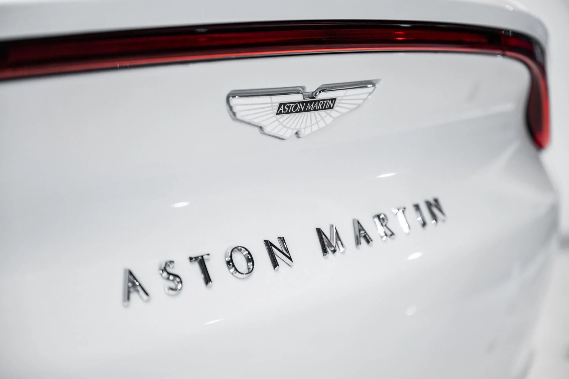 mph007_3848006439_Used_2023_Aston_Martin_DBX_1759420247_fe16f4c42e