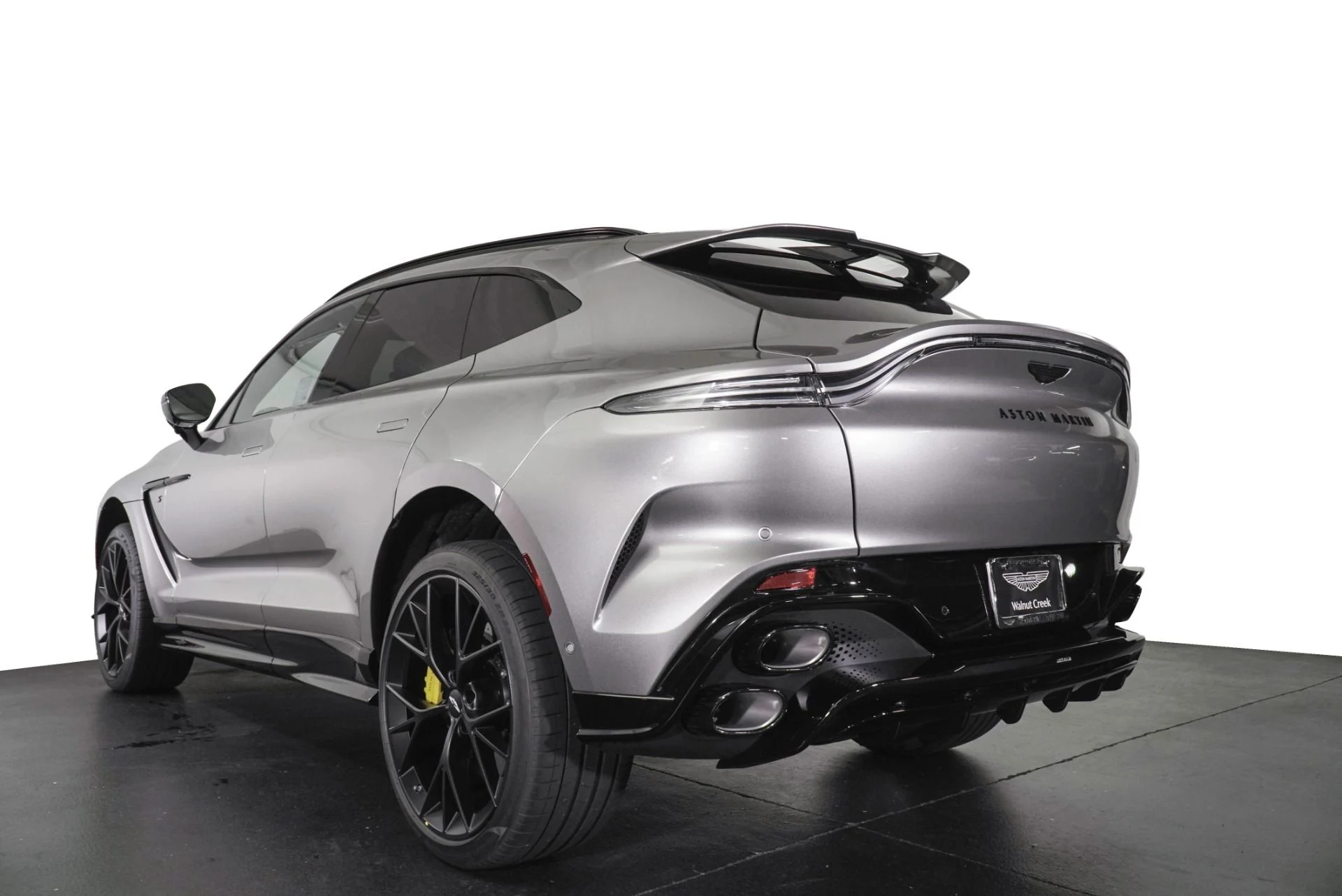 mph007_3863139864_New_2026_Aston_Martin_DBX_S_1790660353_5e261dc8f3