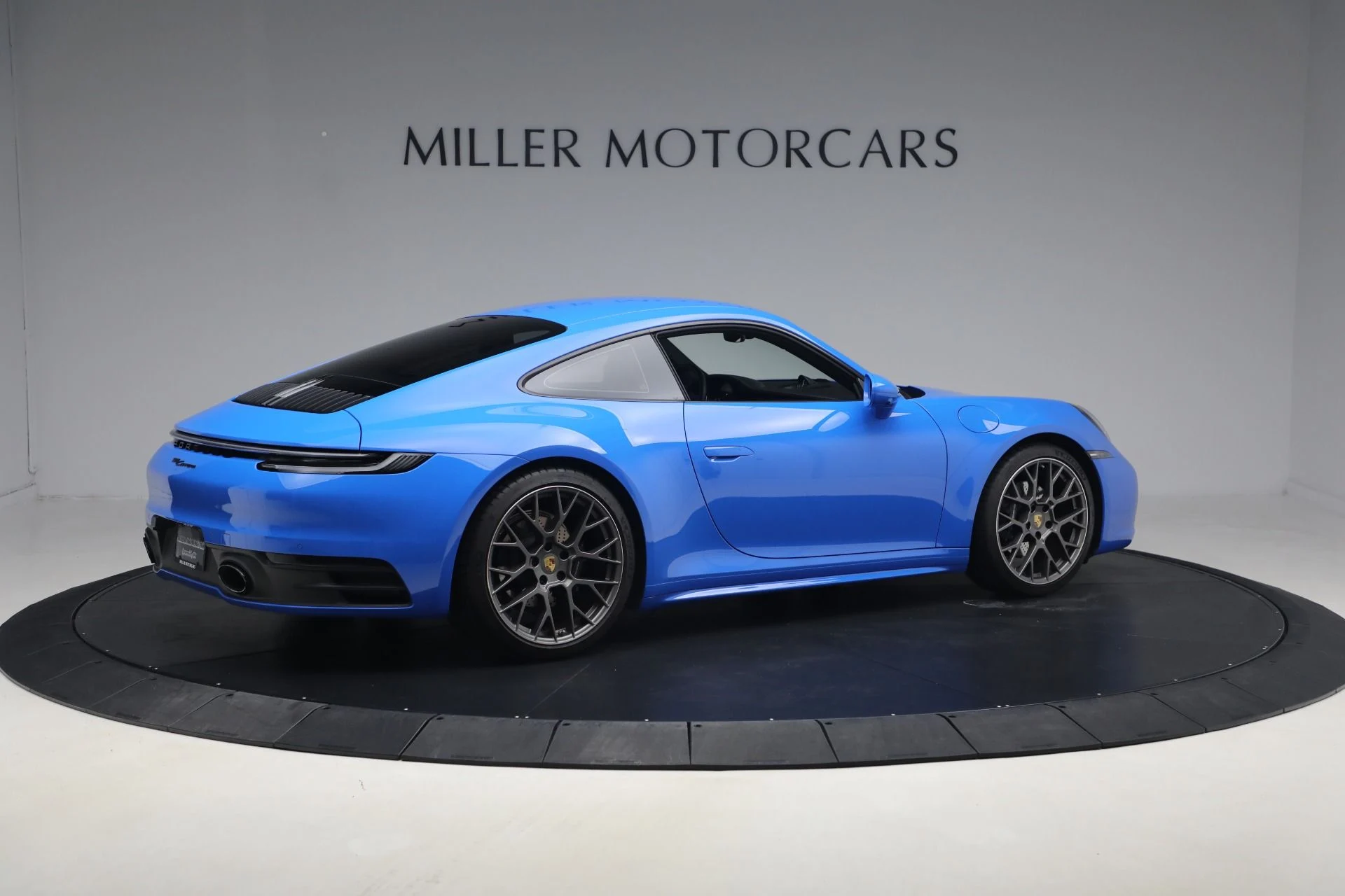 mph007_3865511323_Used_2024_Porsche_911_Carrera_1766252325_63d746c969