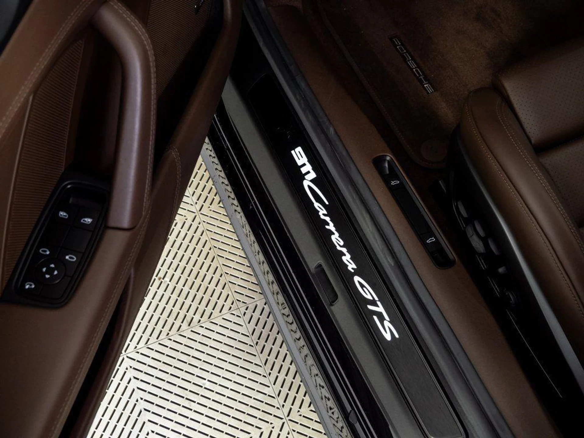 mph007_3868546482_87_Xb391_Lah_O_Un1_Hk_Lt_Uvuk_WWR_0_1bc7faff2e