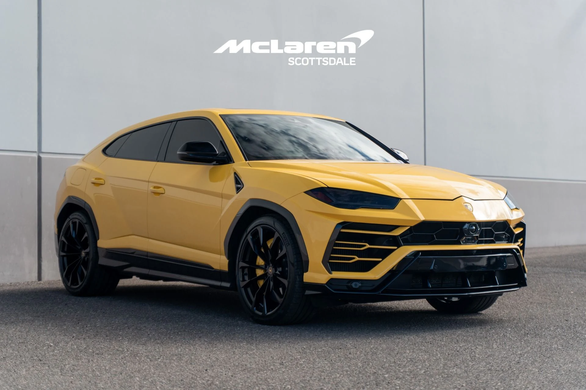 mph007_3871152769_Used_2021_LAMBORGHINI_URUS_1775537131_19010e7bdb