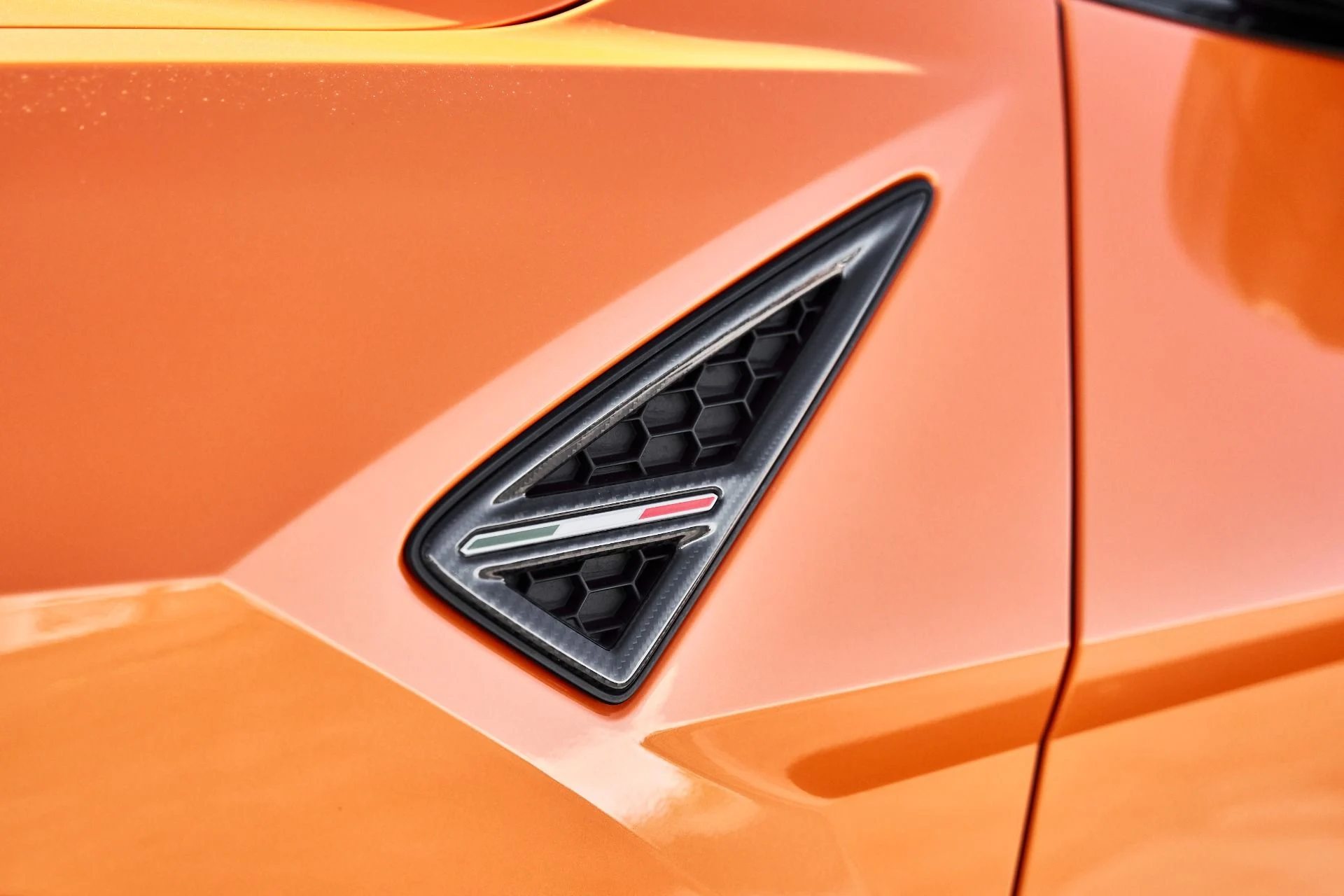 mph007_3871754231_Used_2022_Lamborghini_Urus_1778204381_203574b4df