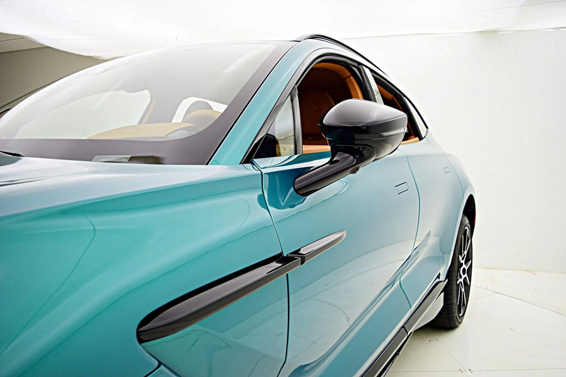 mph007_38778086_New_2025_Aston_Martin_DBX_707_92627e967f