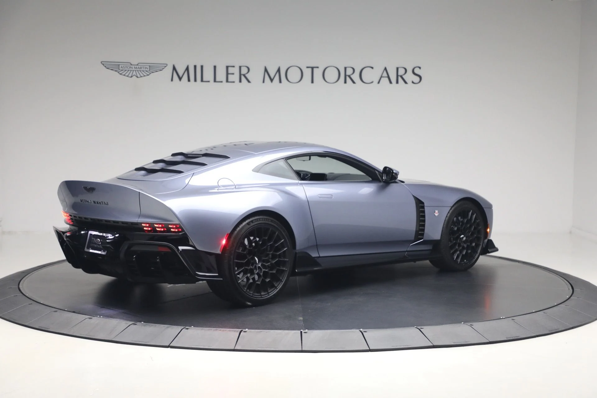 mph007_3878610794_Used_2024_Aston_Martin_Valour_1785599767_0821fc380d