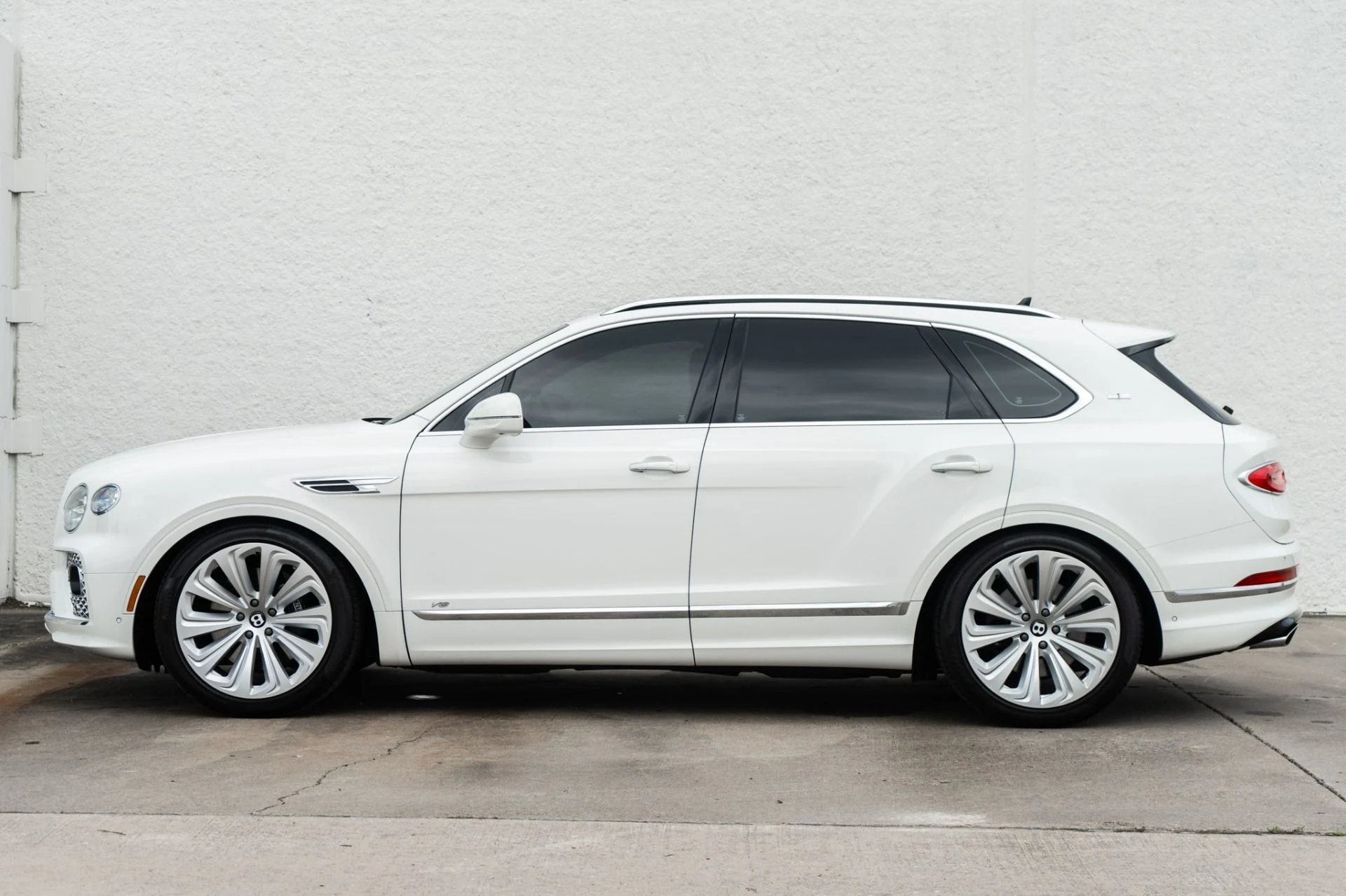 mph007_3888165709_Used_2021_Bentley_Bentayga_V8_1780517075_11a2a05e4f
