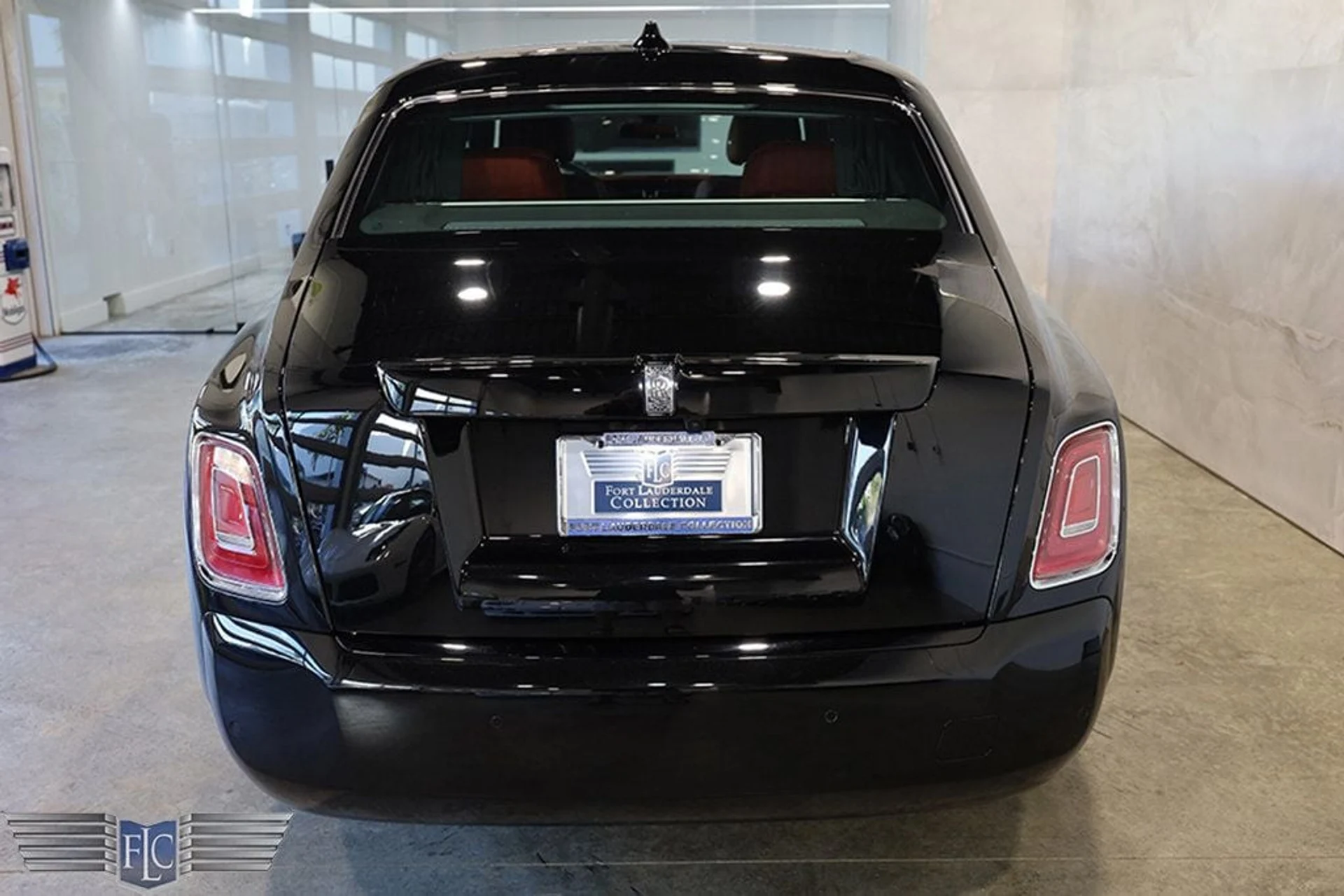 mph007_3892574706_used_2023_rolls_royce_phantom_extendedwheelbasesedan_9689_22919608_8_1024_b89e4dd455