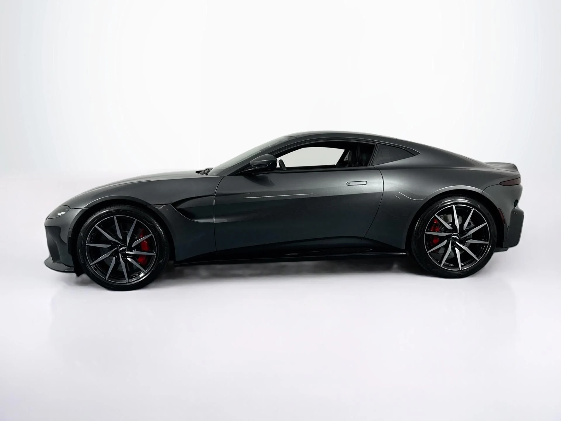 mph007_3894631550_Used_2020_Aston_Martin_Vantage_1784230043_df48a19854