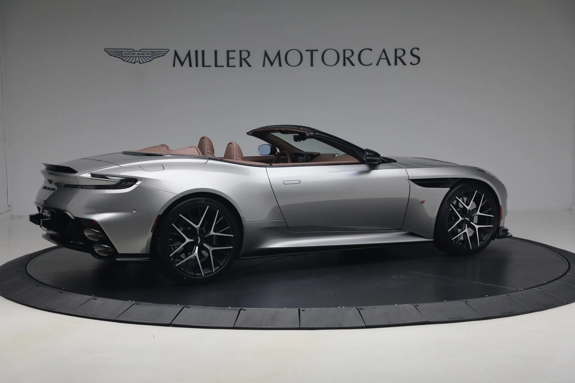 mph007_3902052582_New_2026_Aston_Martin_DB_12_S_Volante_1781361339_f7140491e6