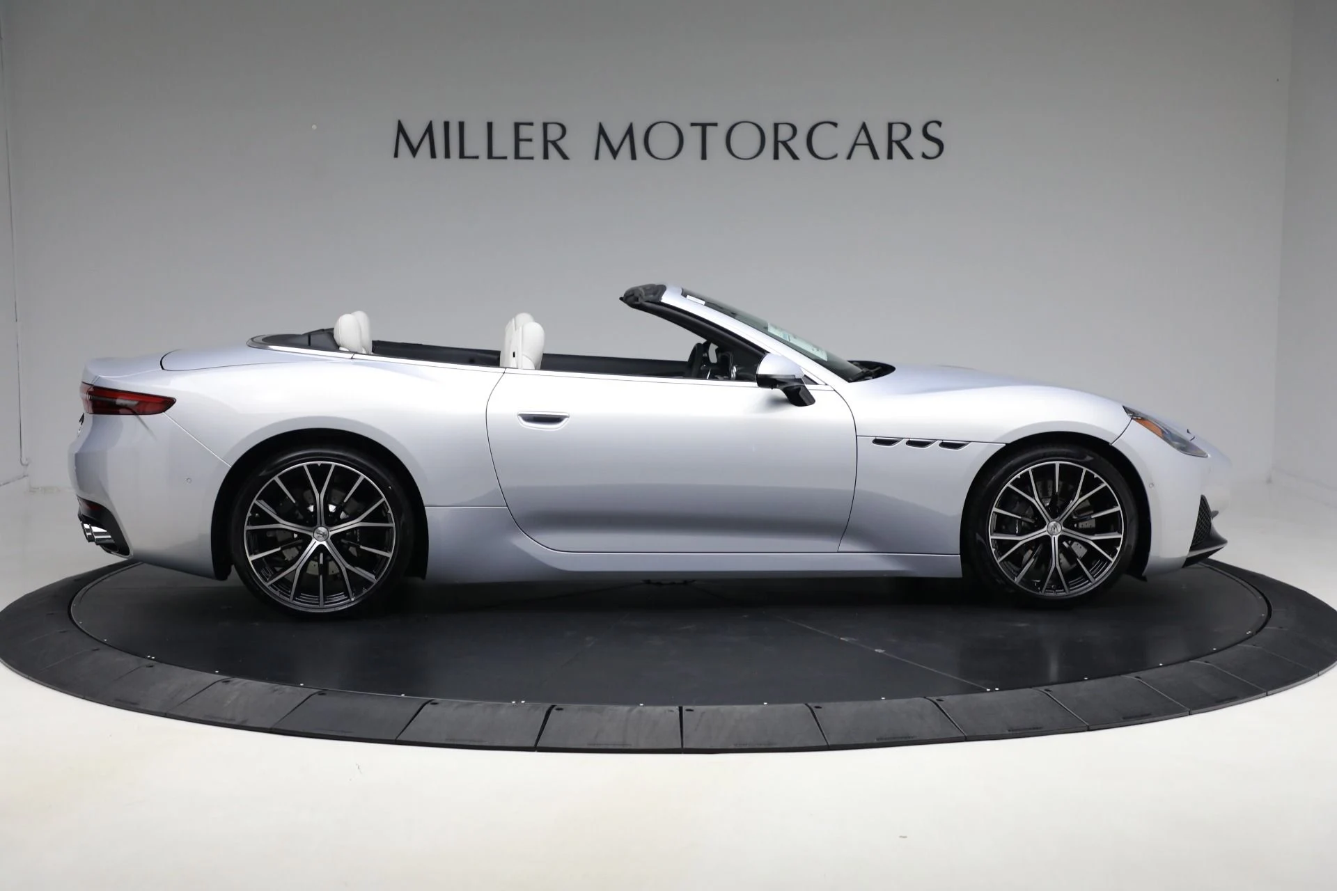 mph007_392260863_New_2026_Maserati_Gran_Cabrio_Modena_1760557805_31e12c880c
