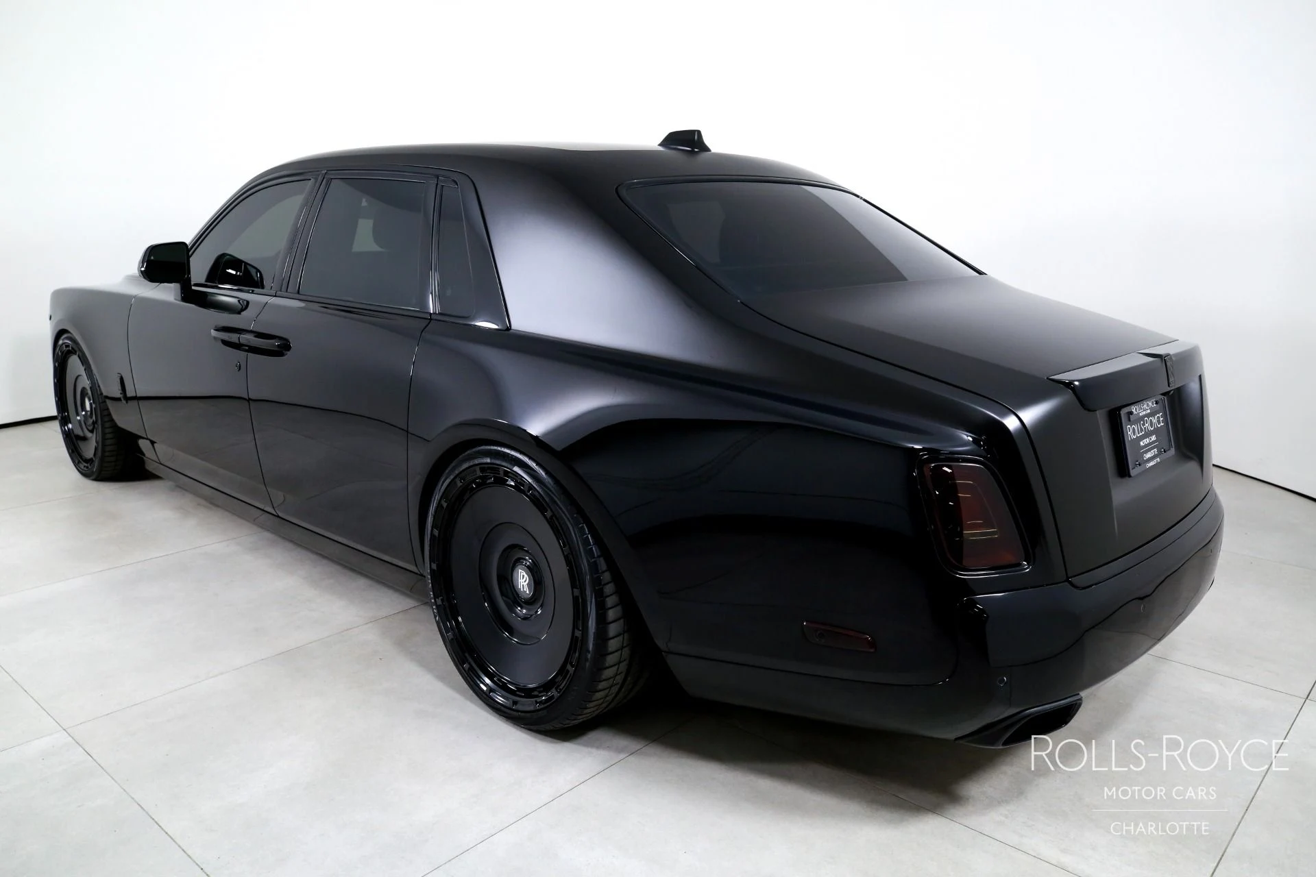 mph007_393361630_Used_2019_Rolls_Royce_Phantom_1769450314_4fc07f02b0