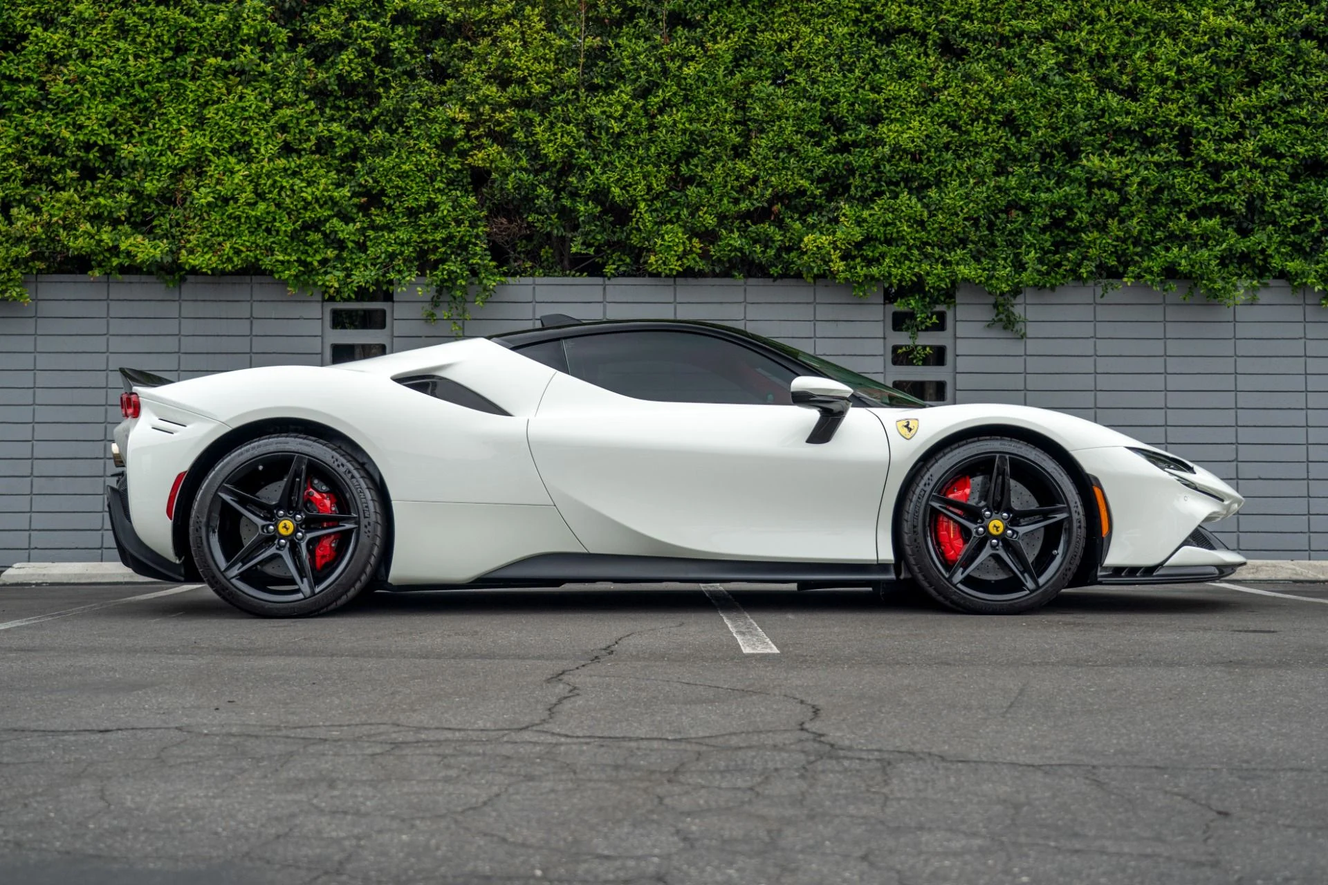 mph007_393526993_Used_2022_Ferrari_SF_90_Stradale_1759959482_06e1291aee