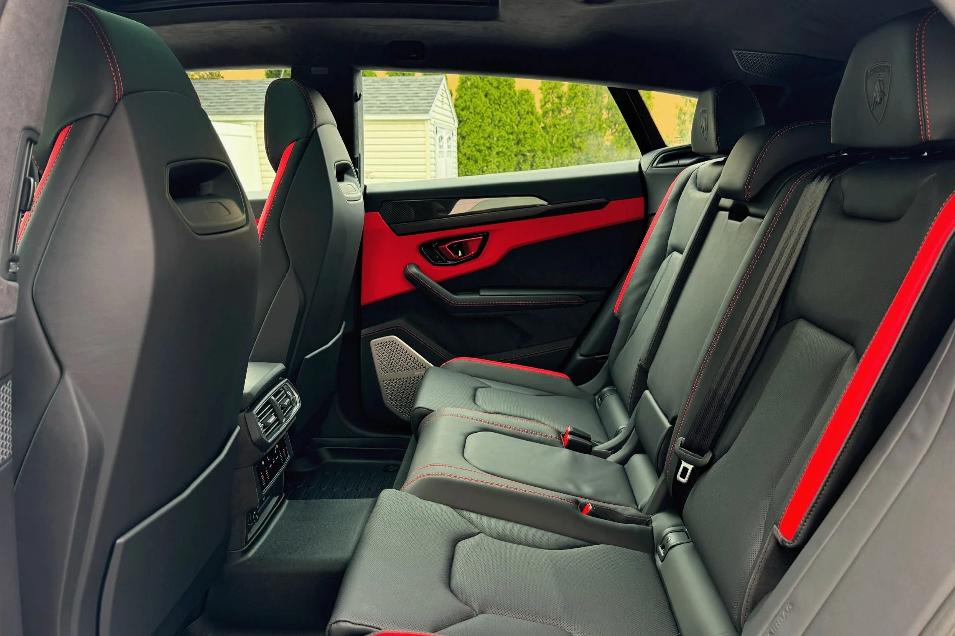 mph007_3939003140_Used_2025_Lamborghini_Urus_SE_1744358426_843e08b77b