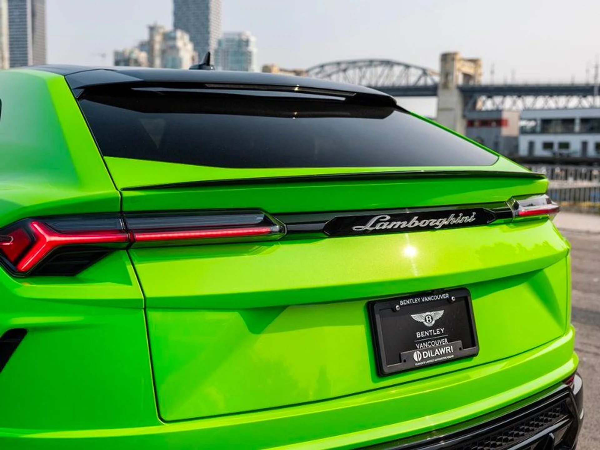 mph007_3949274939_36818667_01352_2021_lamborghini_urus_008_dbdab021eb