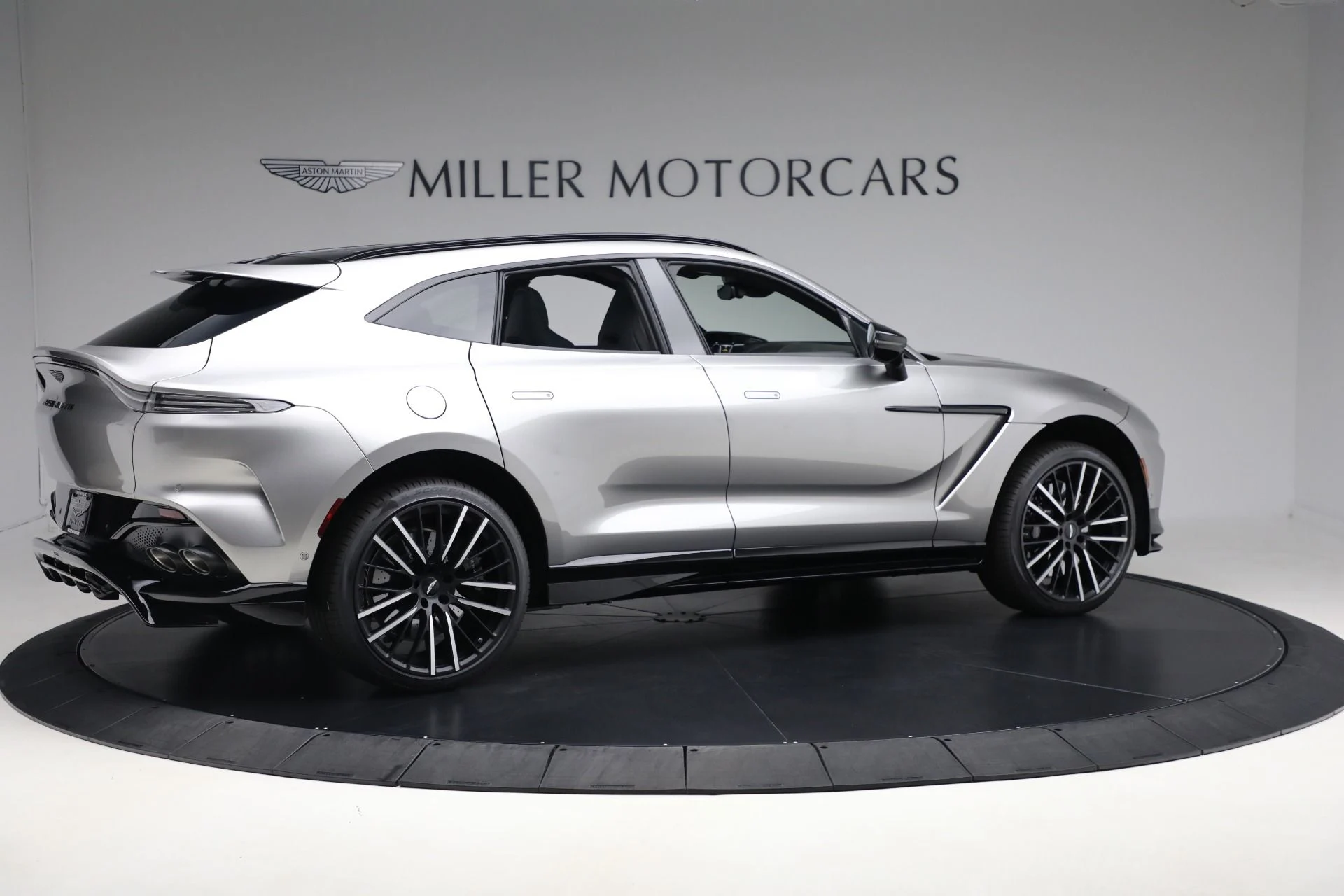 mph007_3953093518_New_2025_Aston_Martin_DBX_707_811d38cba2