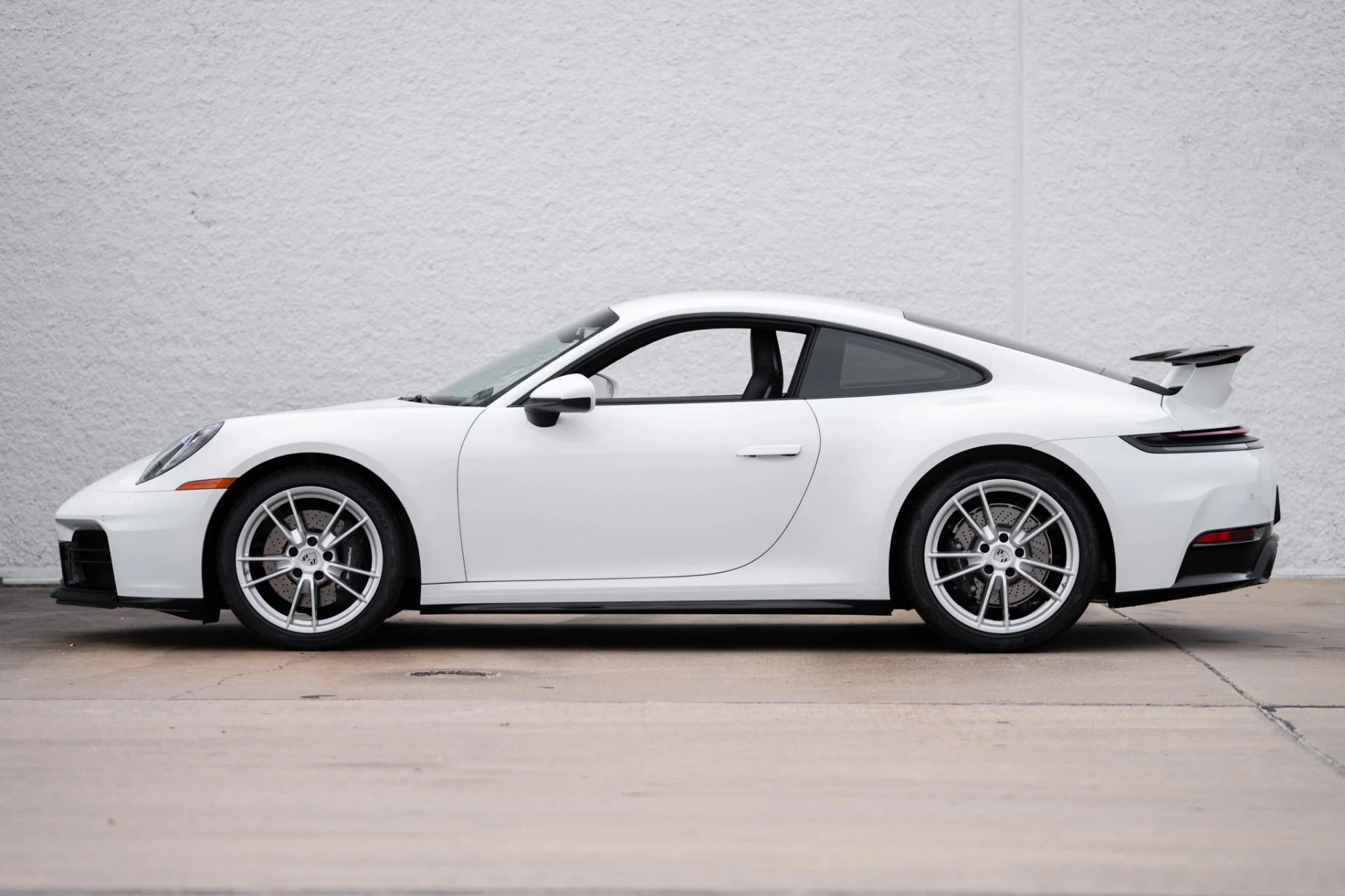 mph007_3957667842_Used_2025_Porsche_911_Carrera_1768944020_86e1da27f5