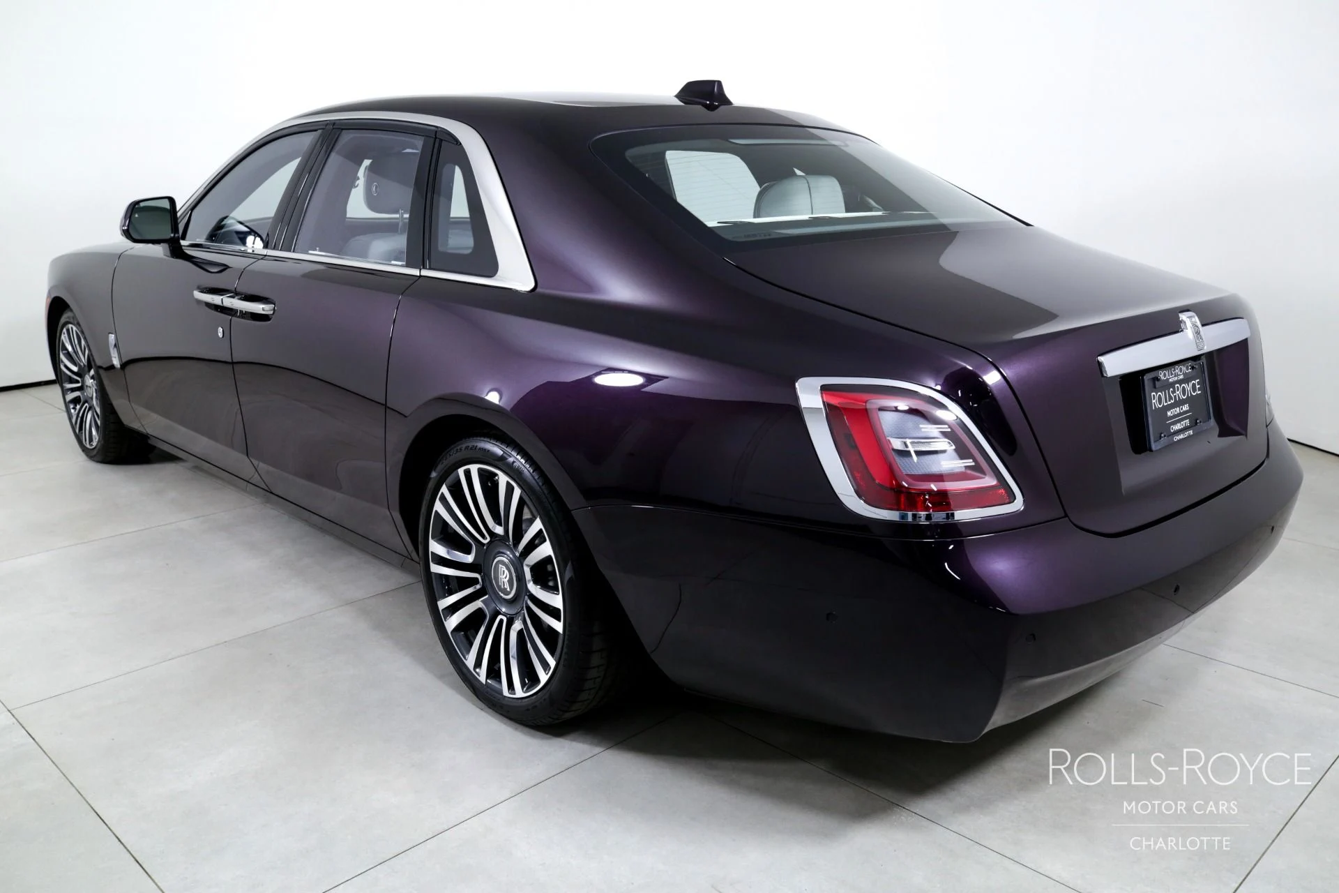 mph007_3960859091_Used_2024_Rolls_Royce_Ghost_1745266805_d50e166bb4