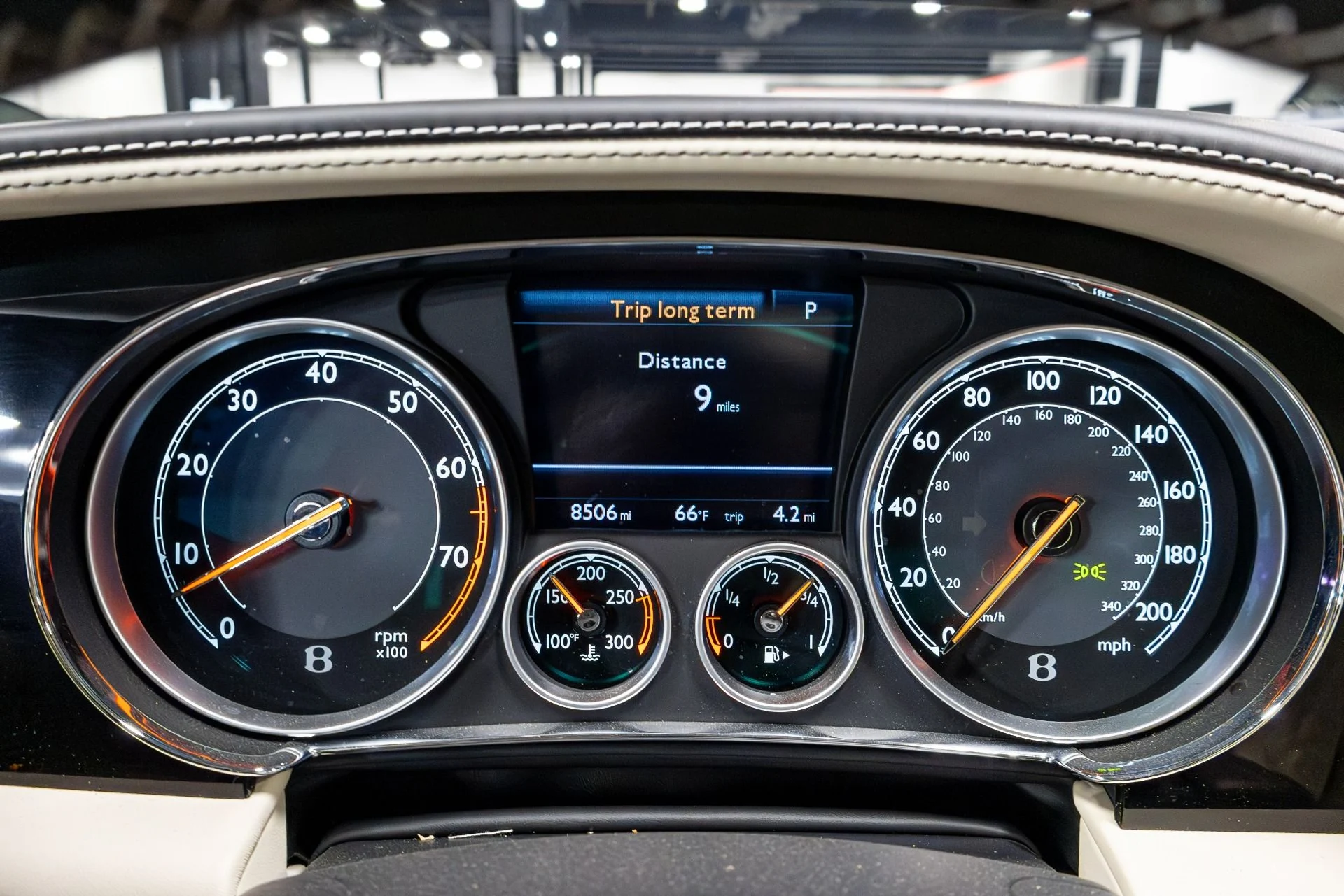 mph007_3964668200_Used_2015_Bentley_Flying_Spur_V8_1776286086_294c40337c