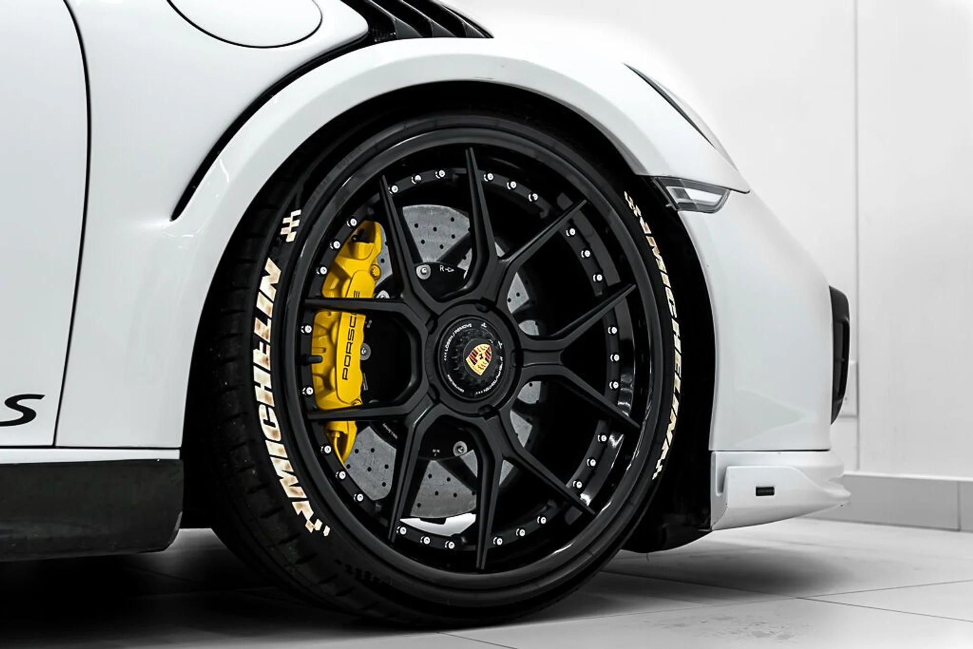 mph007_3970484859_porsche_911_2018_jpg_v_1758918548_8df17e6d79