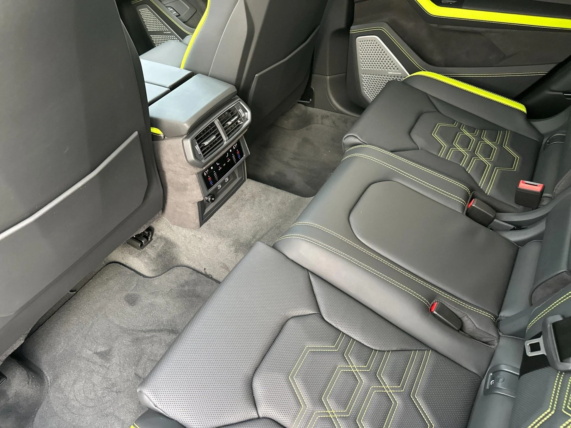 mph007_3980506544_New_2025_Lamborghini_Urus_SE_1762960325_598ca0d638