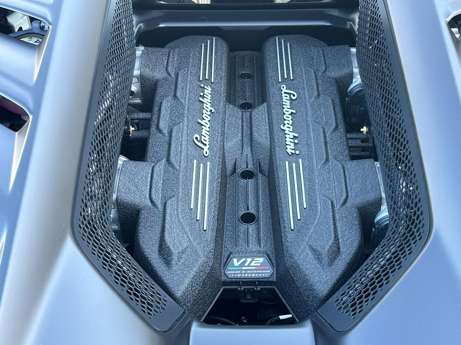 mph007_3986670981_New_2025_Lamborghini_Revuelto_Coupe_1761898371_b0588d0918