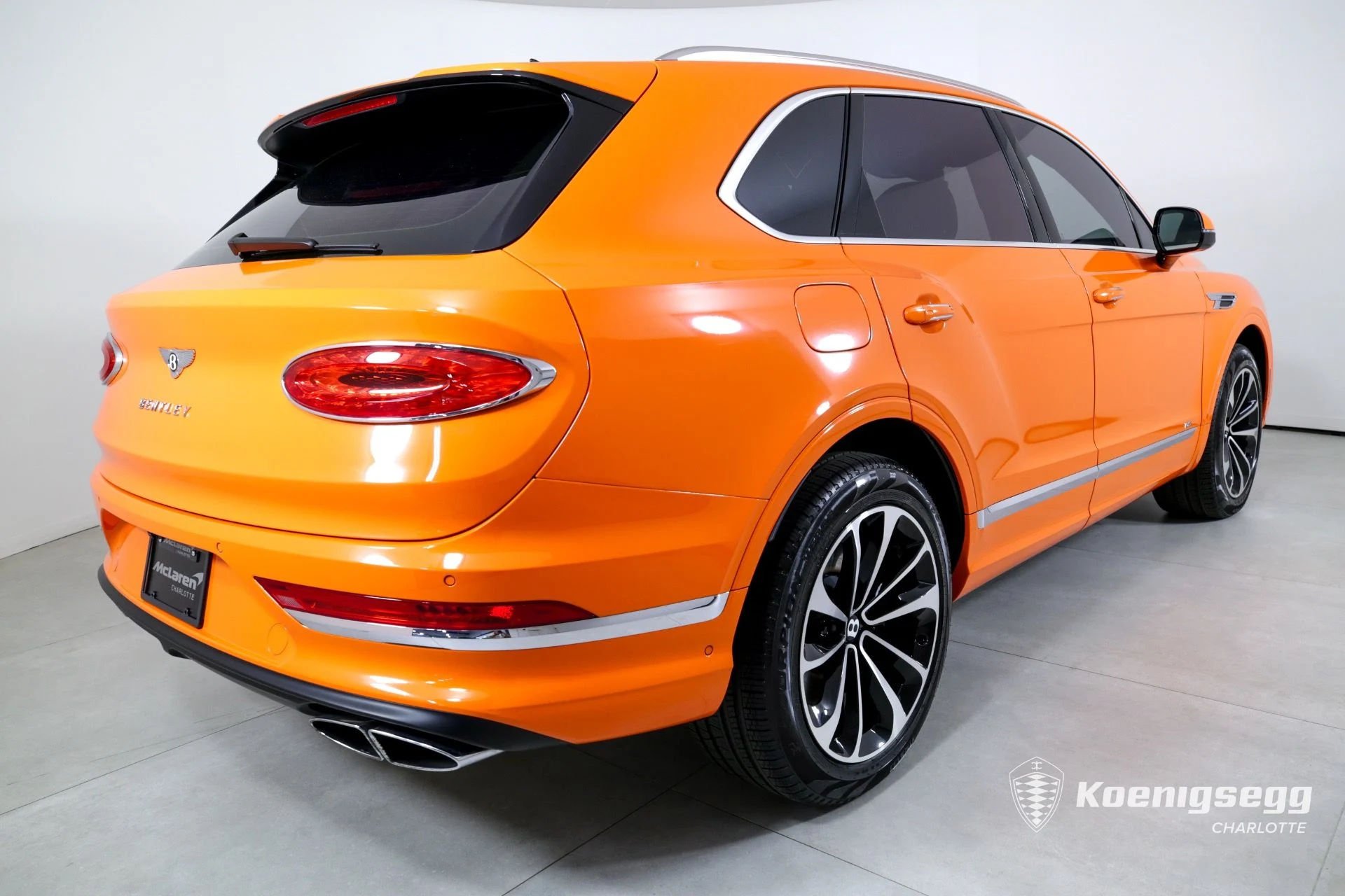 mph007_3989885339_Used_2022_Bentley_Bentayga_V8_1713469651_43dd37dde2