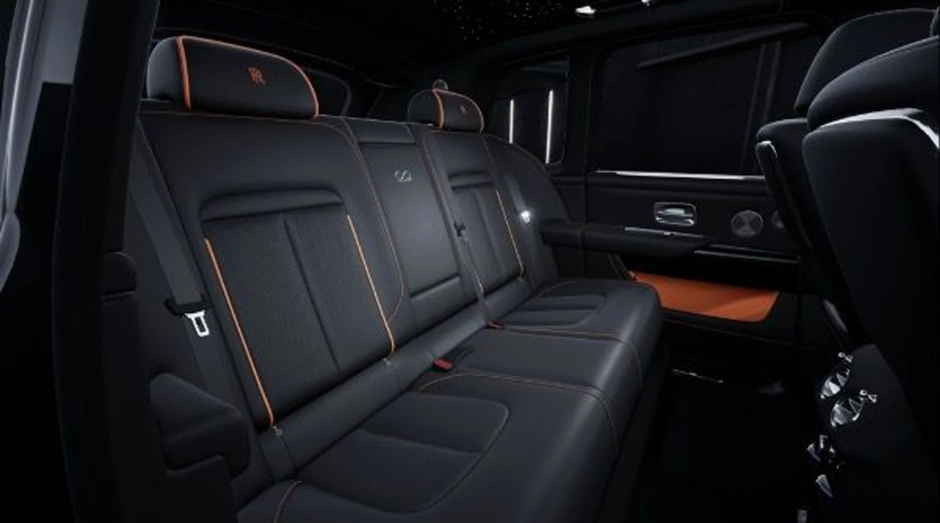 mph007_3999924576_New_2026_Rolls_Royce_Black_Badge_Cullinan_0238b3cf4d