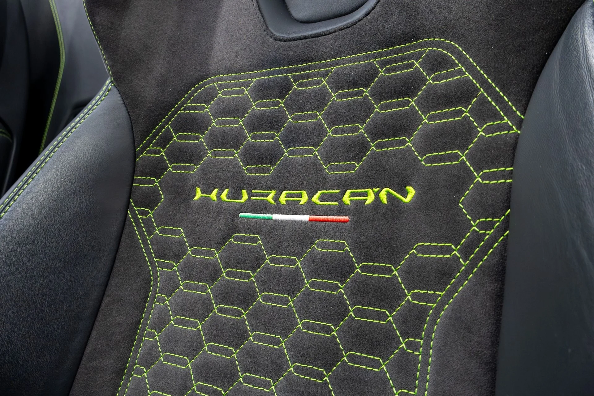 mph007_4001343243_Used_2017_Lamborghini_Huracan_1775865662_c34c74534c